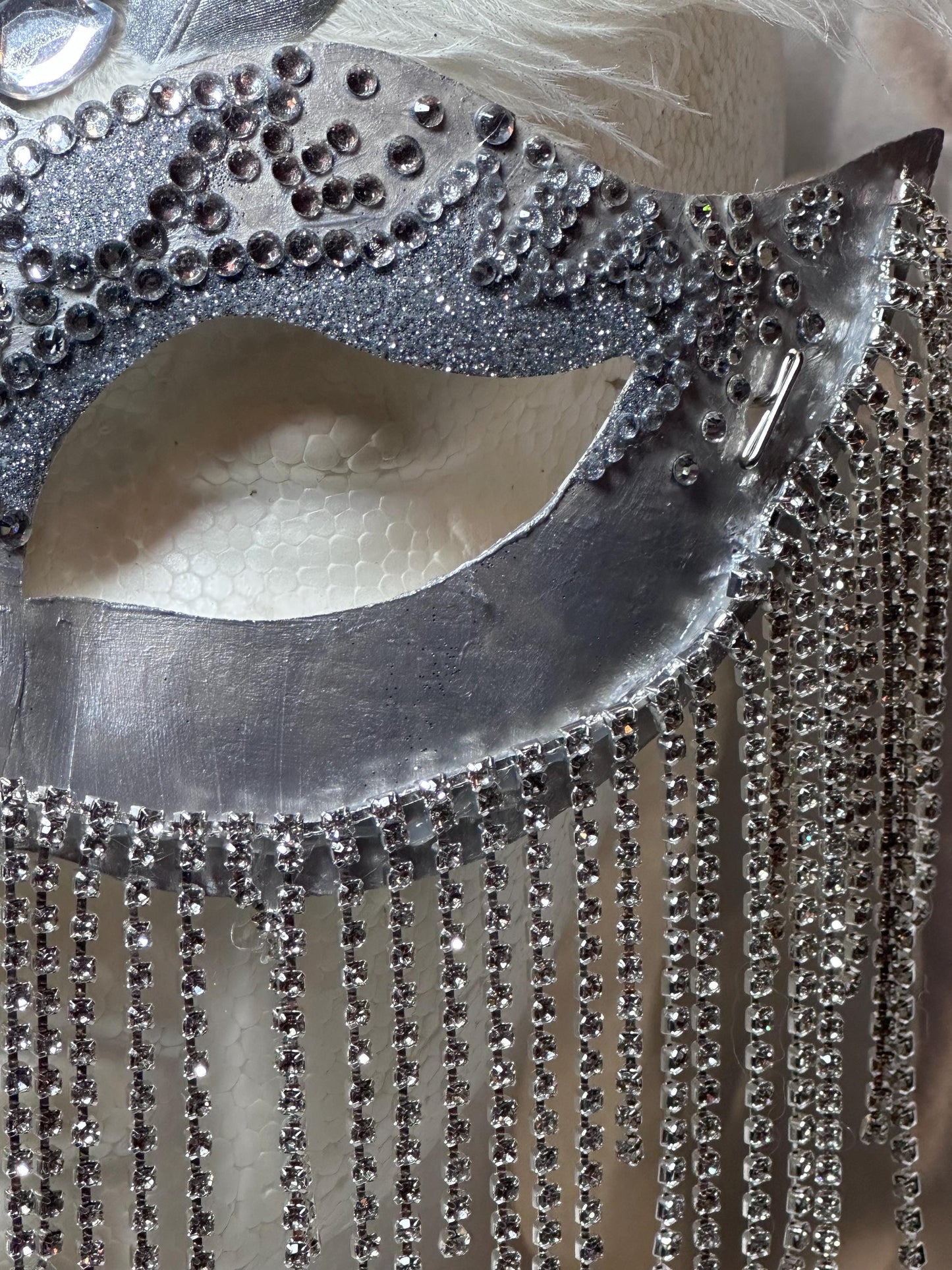 Exquisite Platinum Feather Masquerade Mask: Rhinestone Home Decor