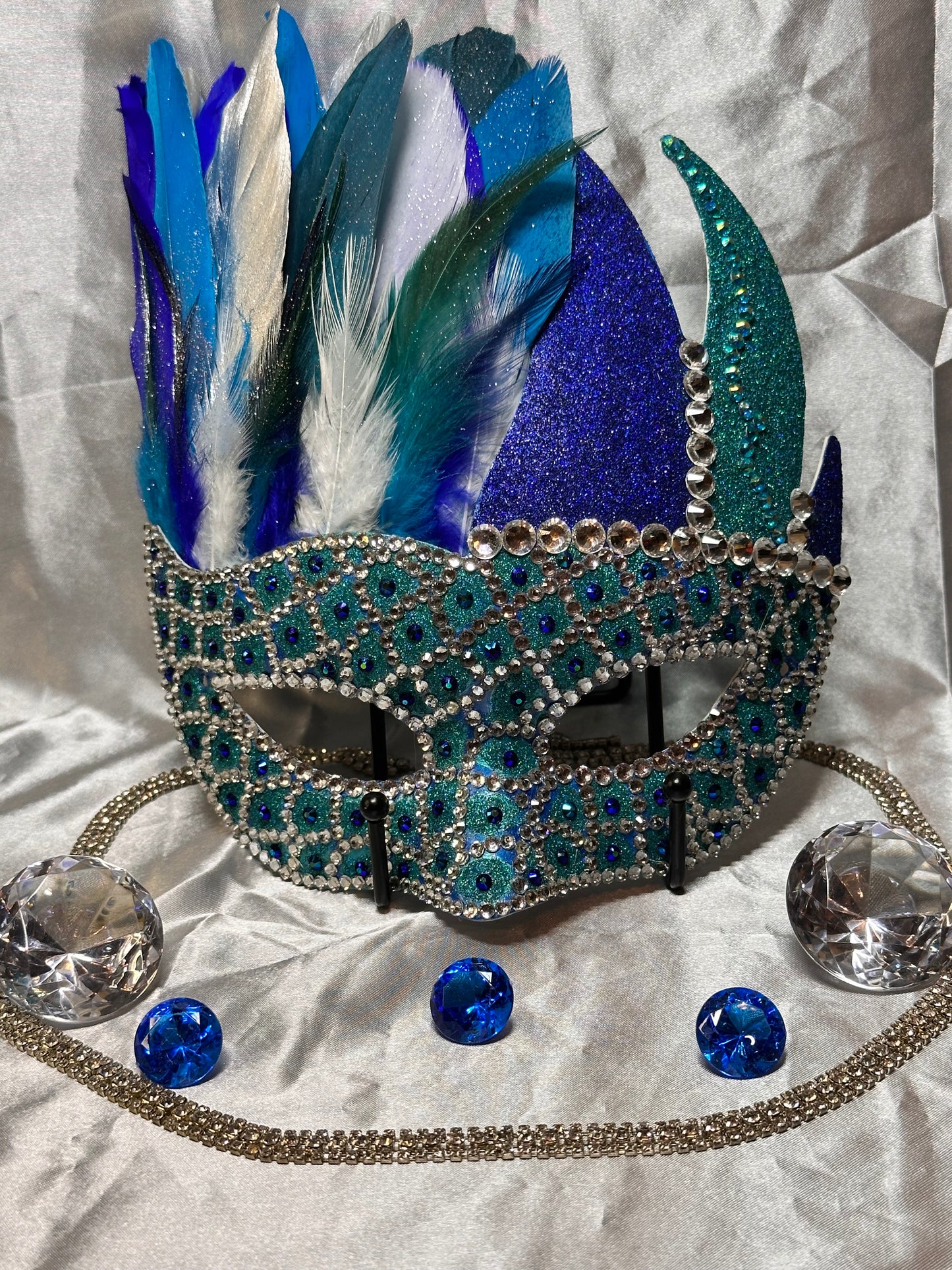 Feathered Mask: Aquatic Beauty