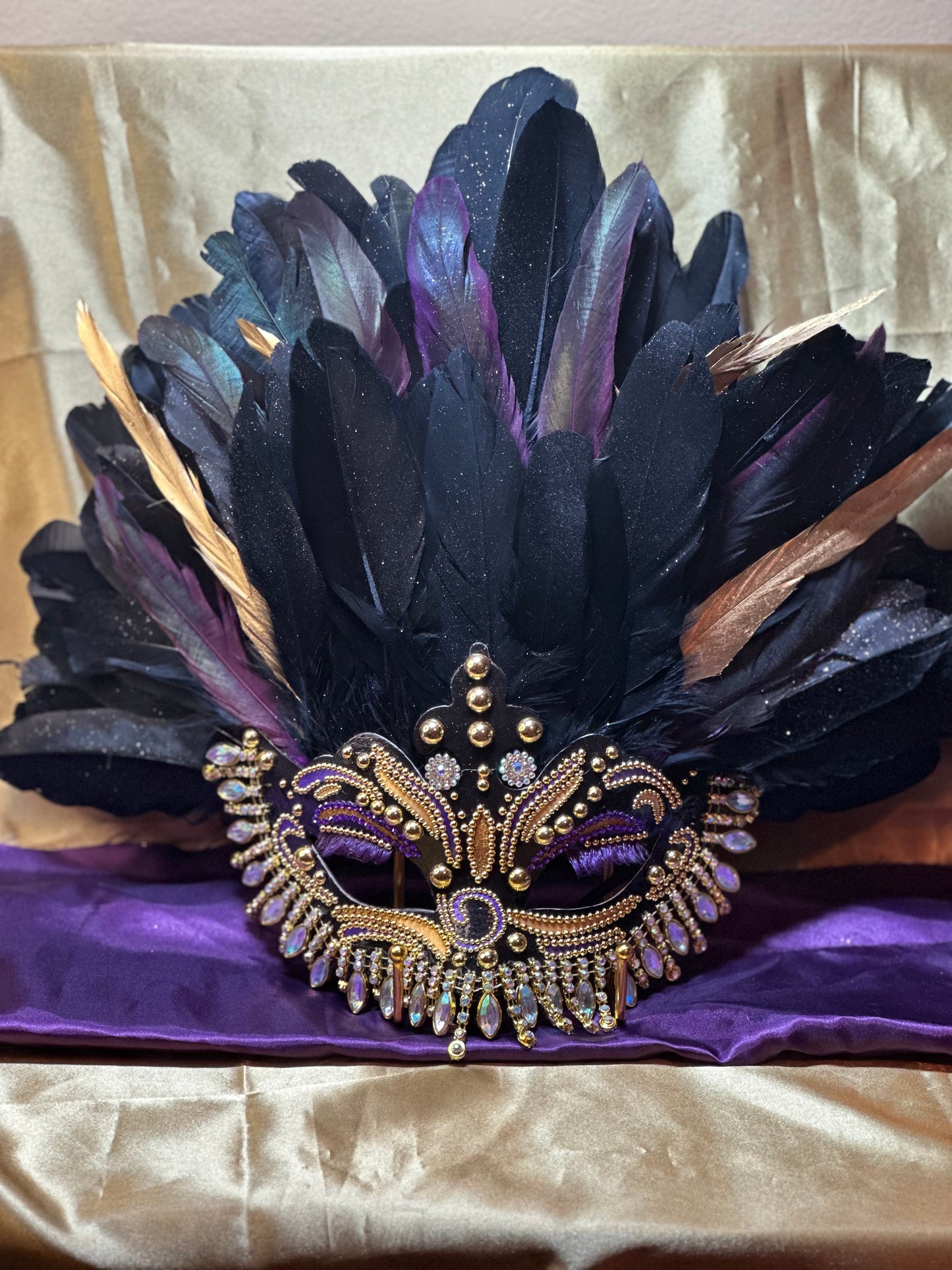 Vegas style mask: The Luxurious