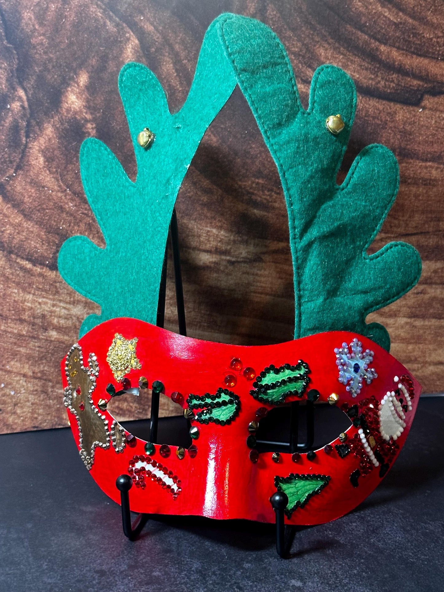 Christmas Face Mask: Holiday Home Decor