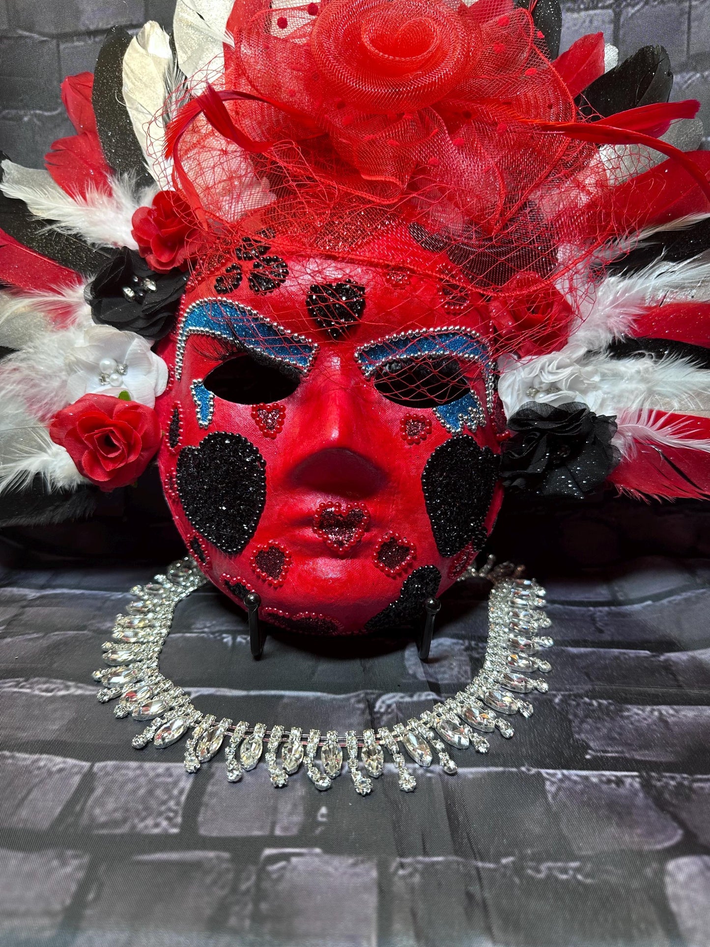 The Red Queen  (Alice in wonderland series)