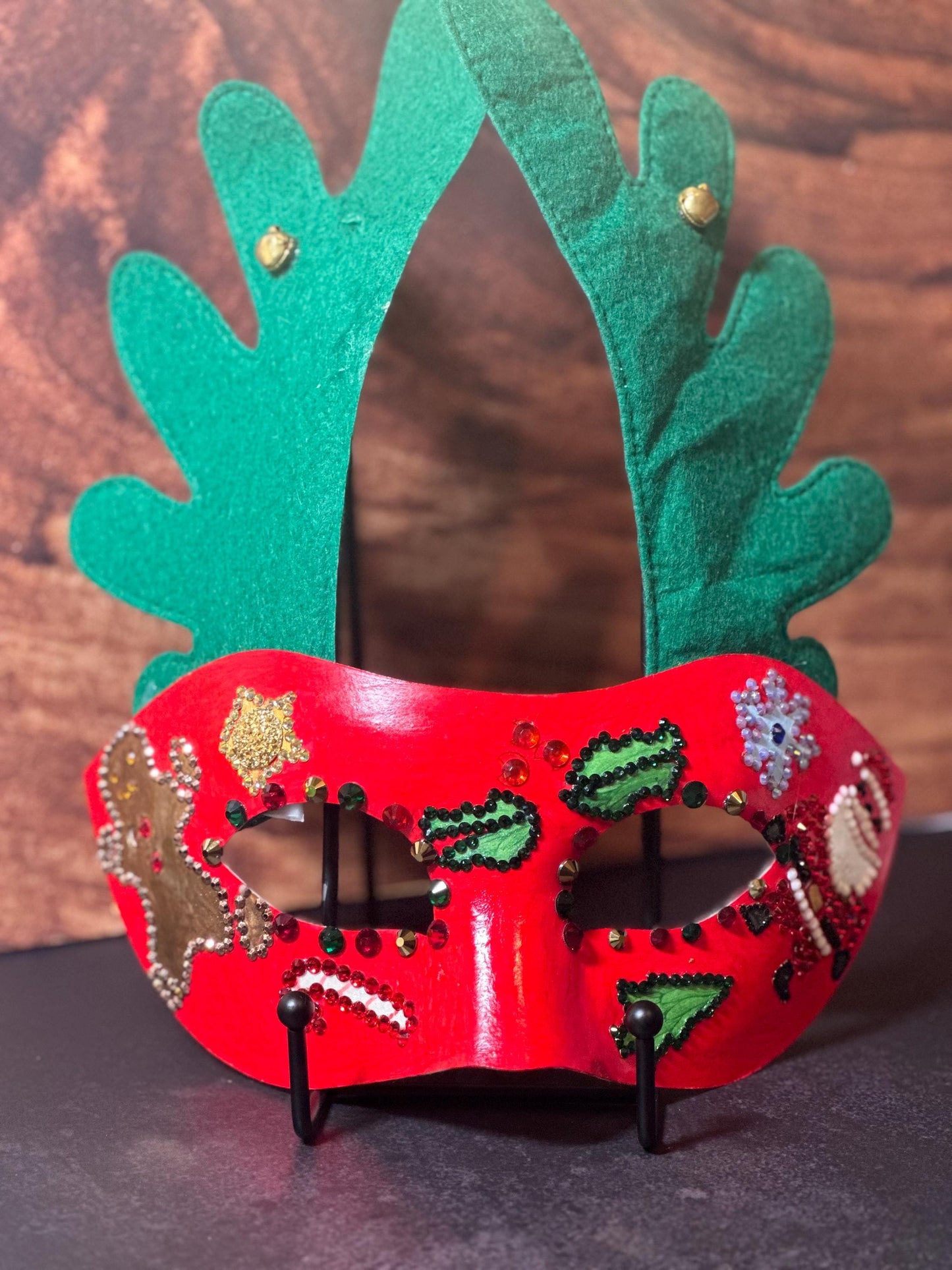 Christmas Face Mask: Holiday Home Decor