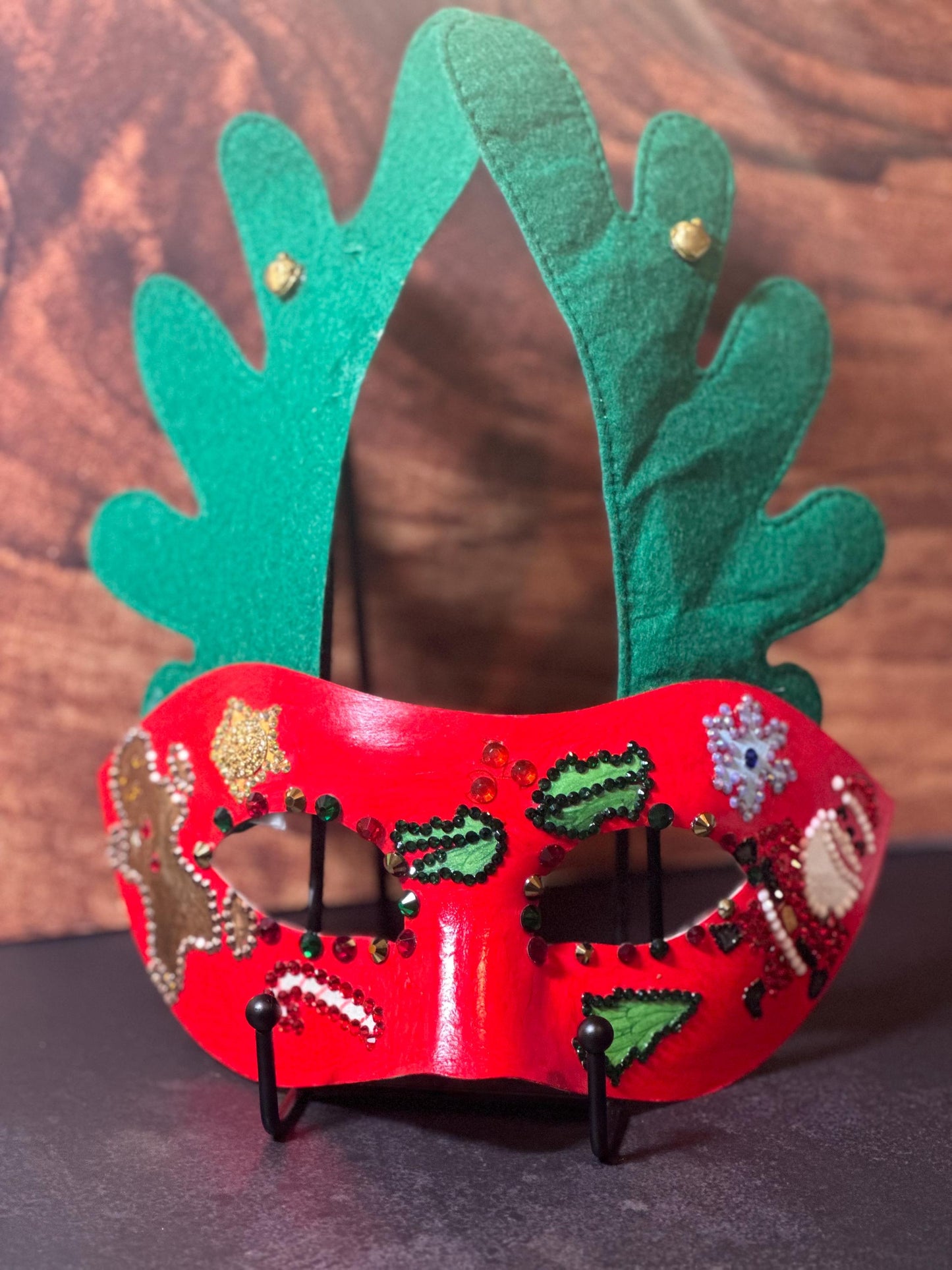 Christmas Face Mask: Holiday Home Decor