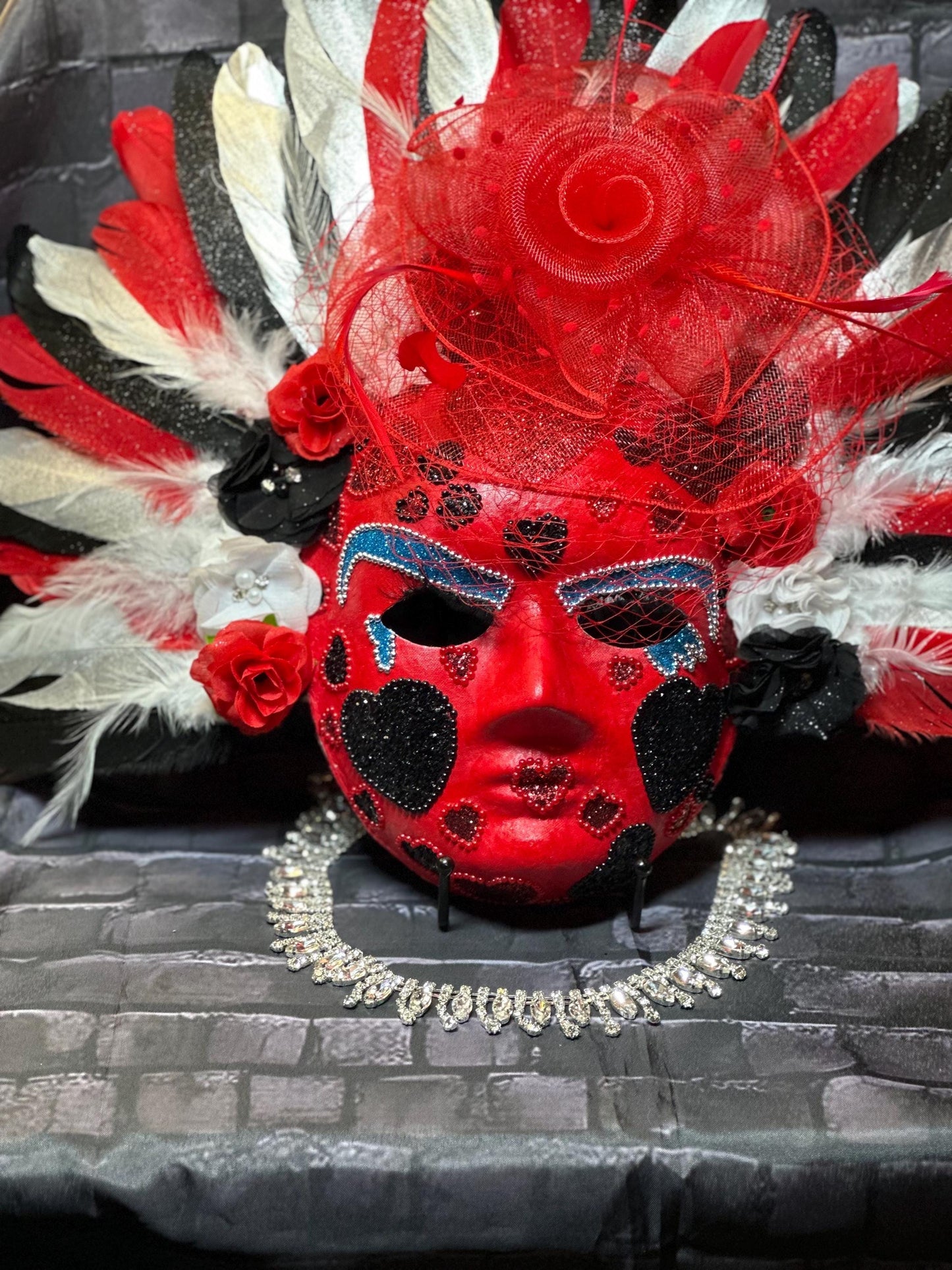 The Red Queen  (Alice in wonderland series)