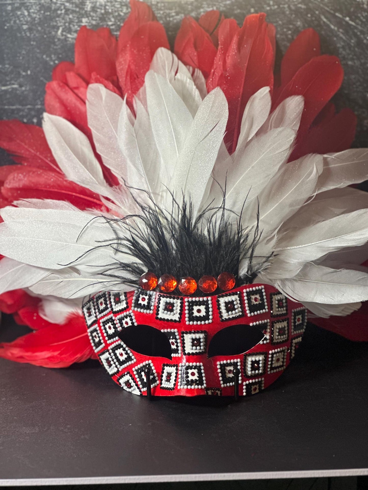 Vegas Style Feather Mask: Checkmate