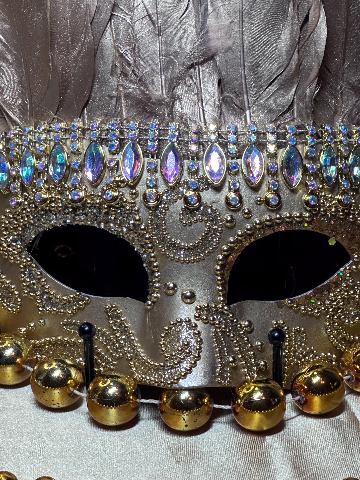 Vegas Style Feather Mask: The Gold Rush