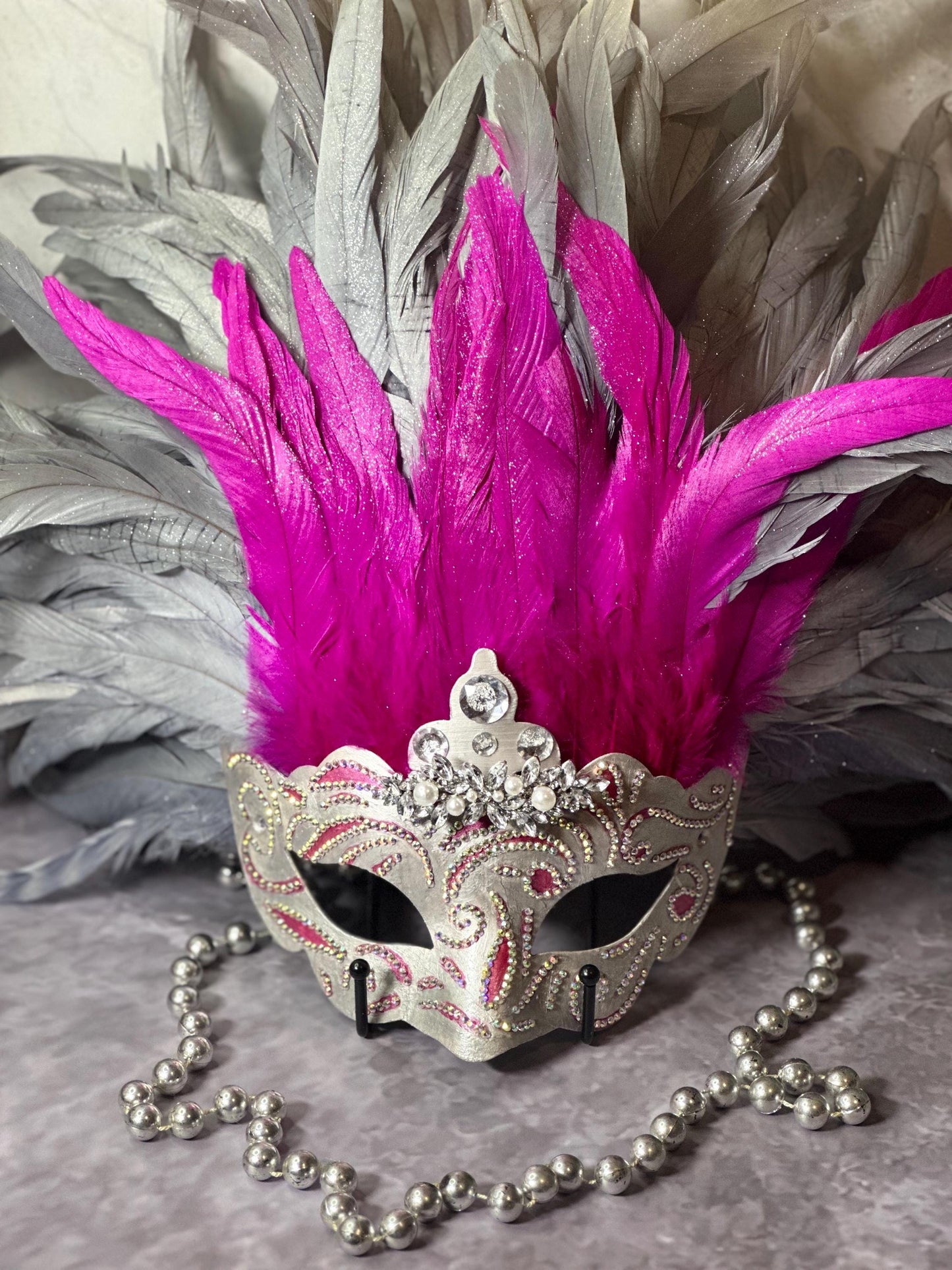 Vegas Style Feather Mask: Fantasia