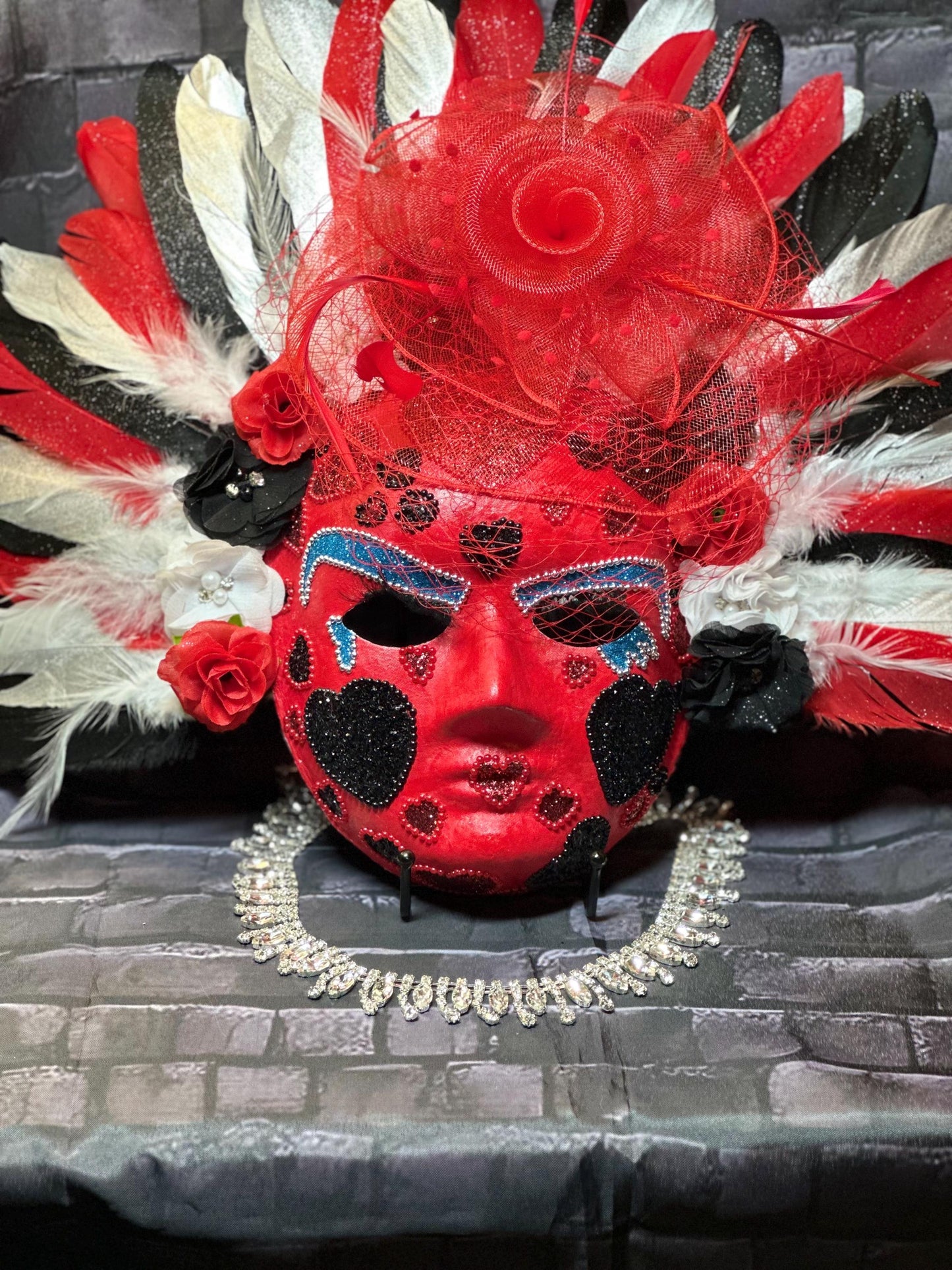 The Red Queen  (Alice in wonderland series)