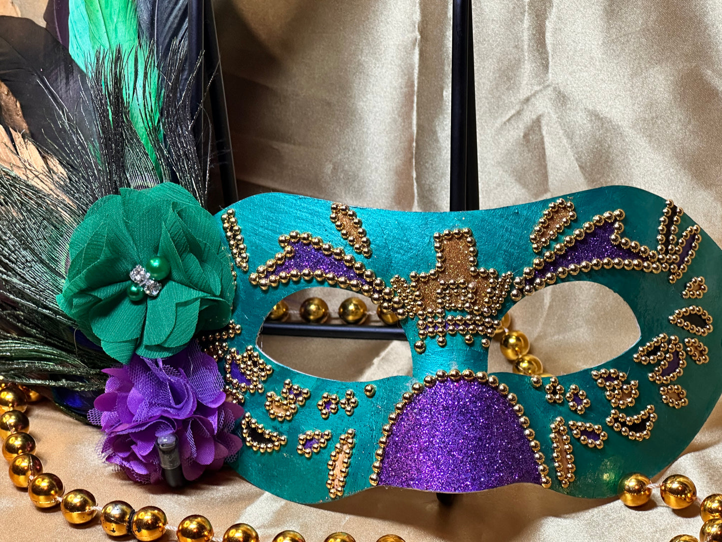 Masquerade mask: Mardi Gras Frenzy