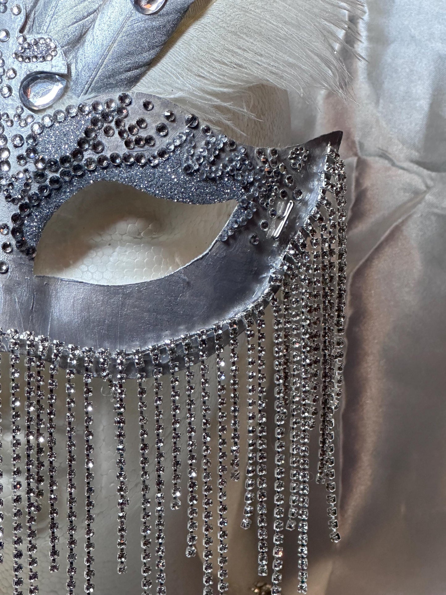 Exquisite Platinum Feather Masquerade Mask: Rhinestone Home Decor