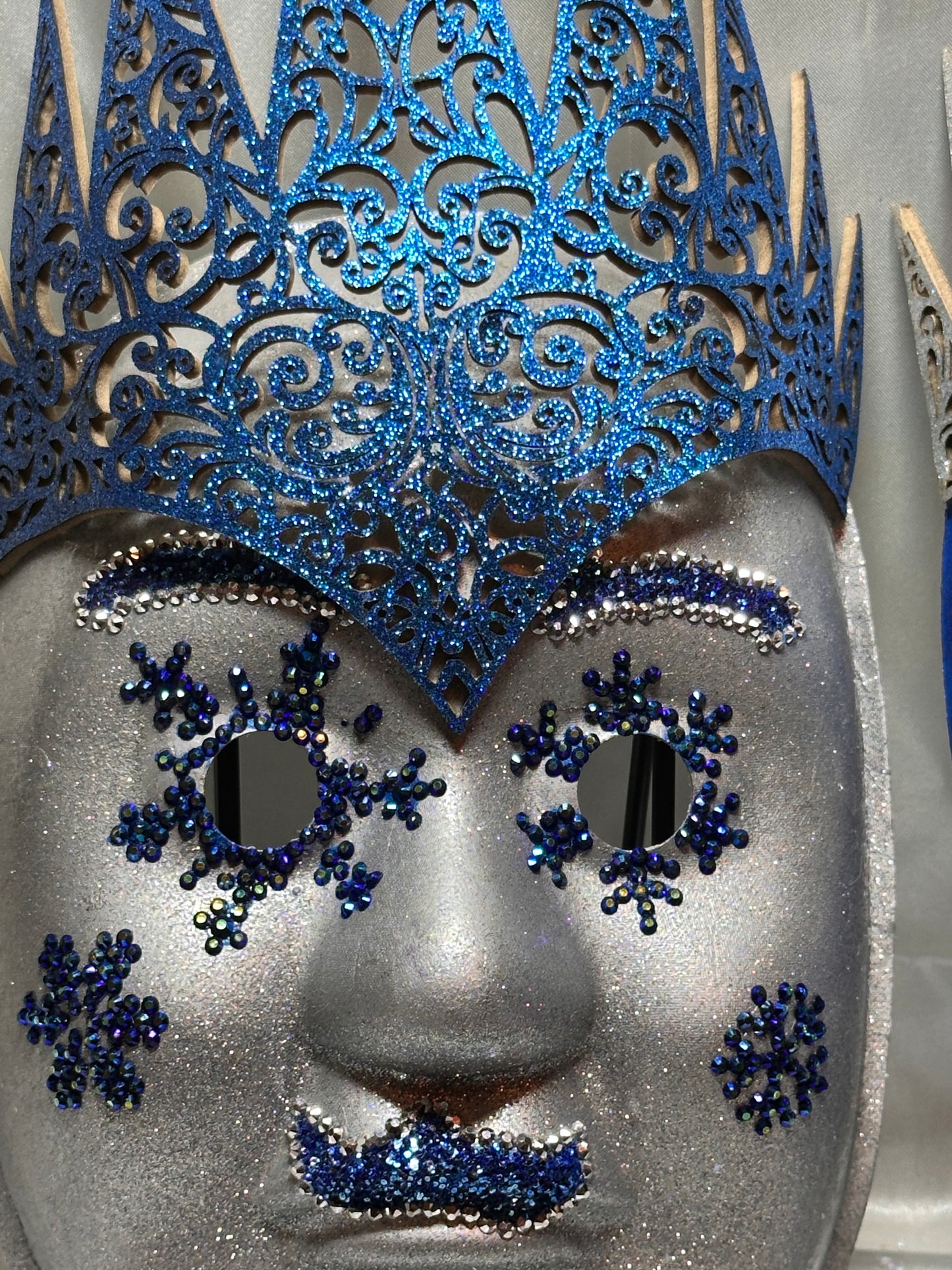 Pairing masquerade masks: The king & Queen of the north