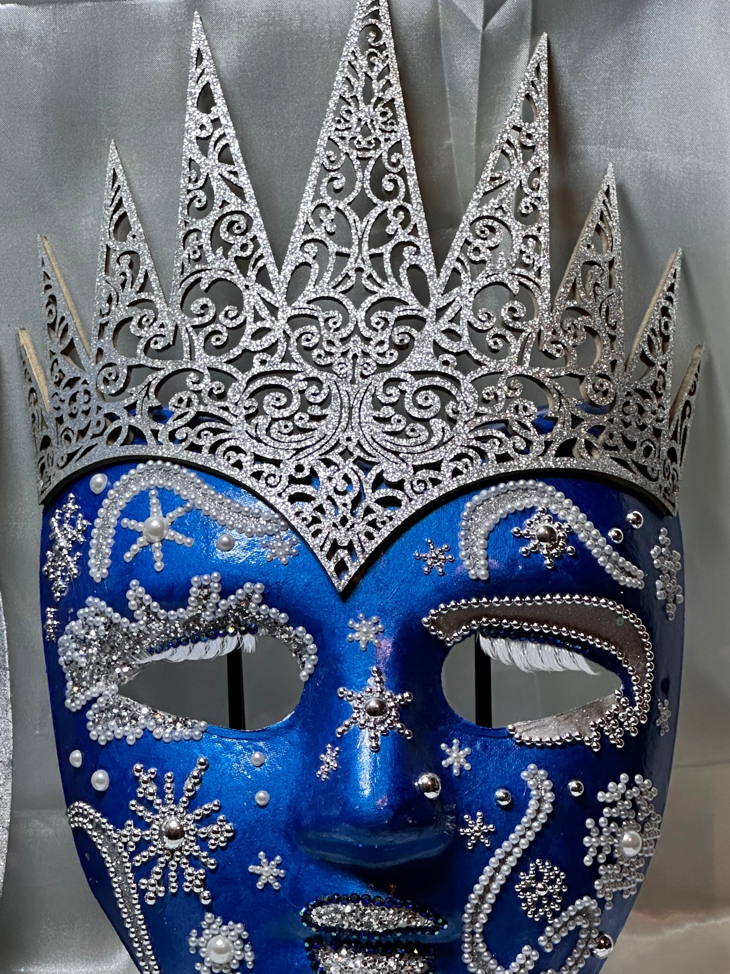 Pairing masquerade masks: The king & Queen of the north