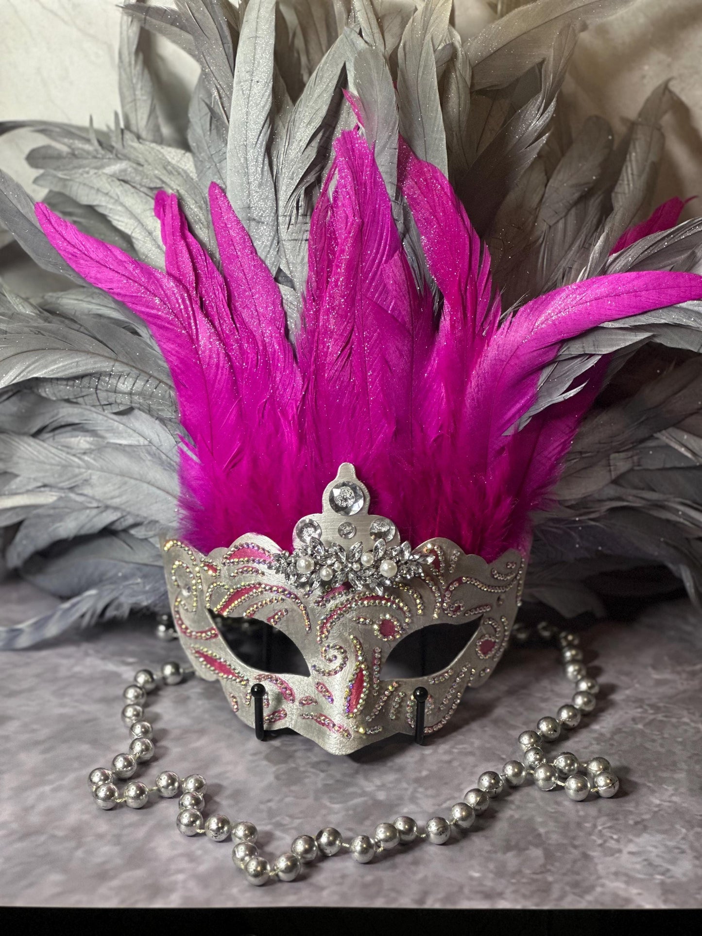 Vegas Style Feather Mask: Fantasia