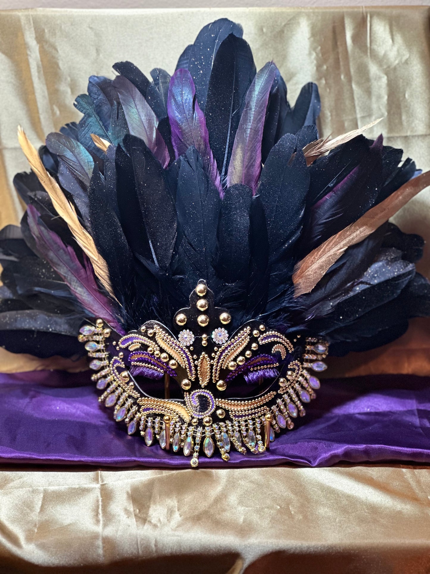 Vegas style mask: The Luxurious