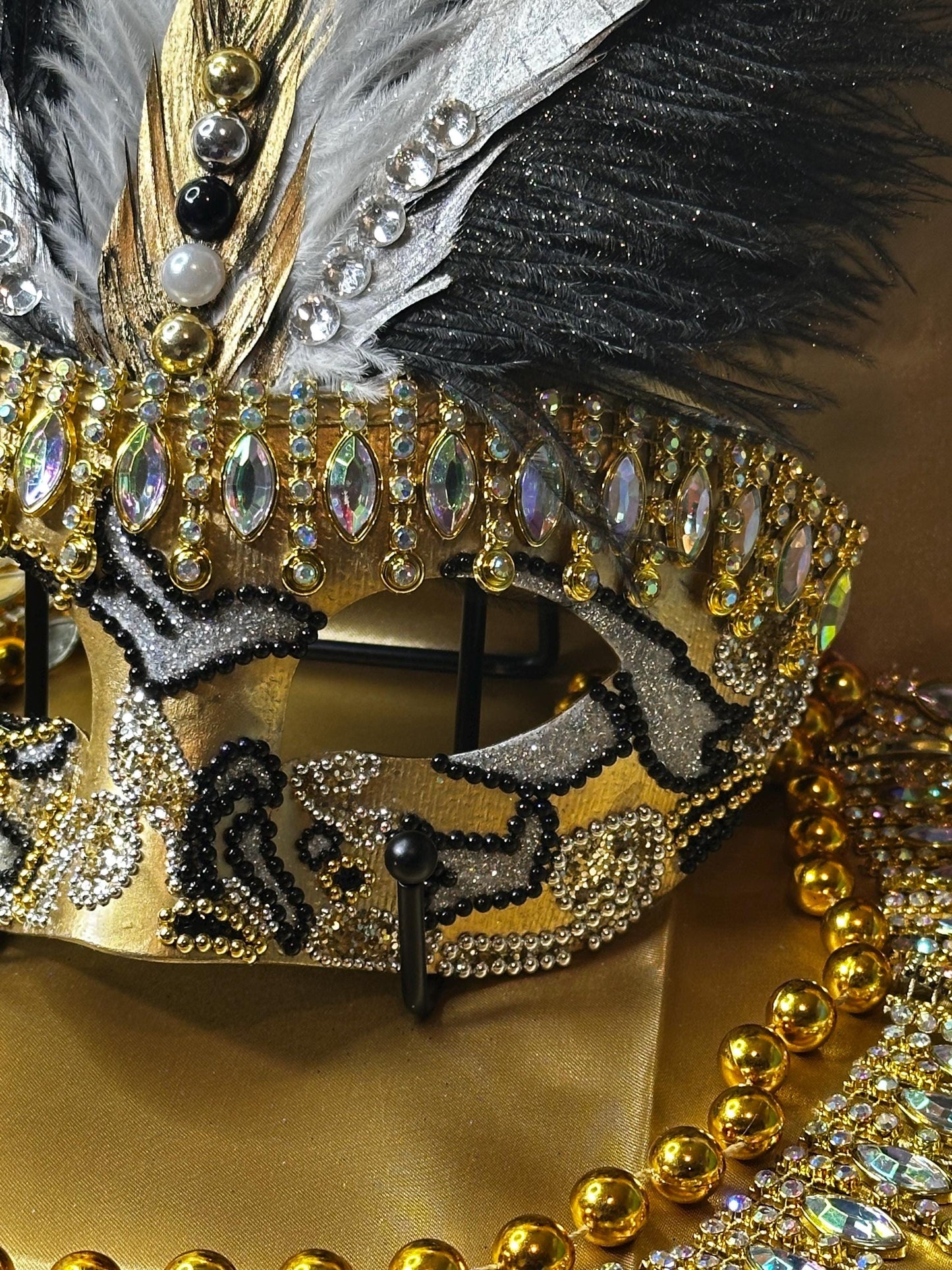 The Midas Touch: Feathered Masquerade Mask