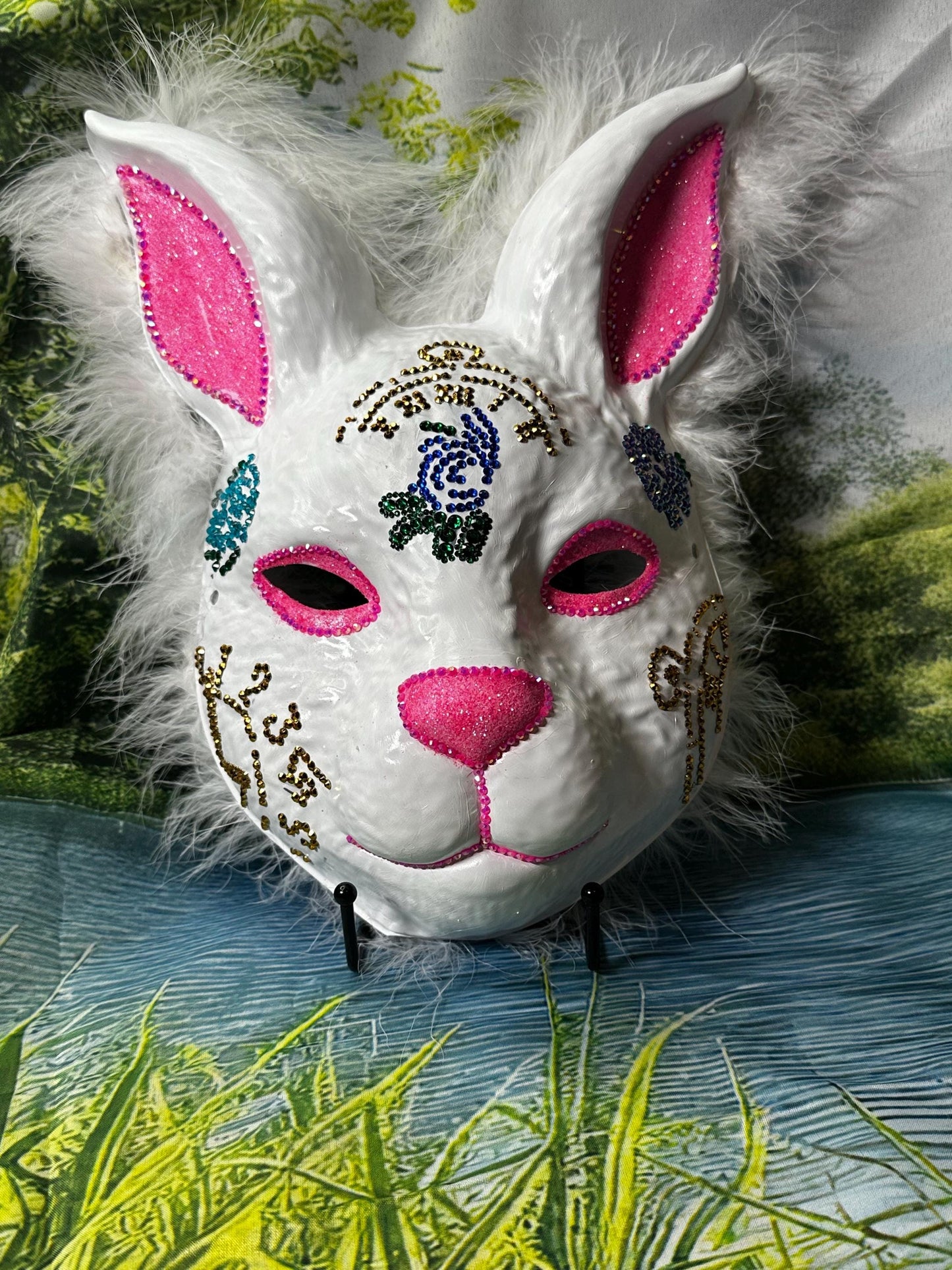 The white rabbit (Alice in wonderland series)