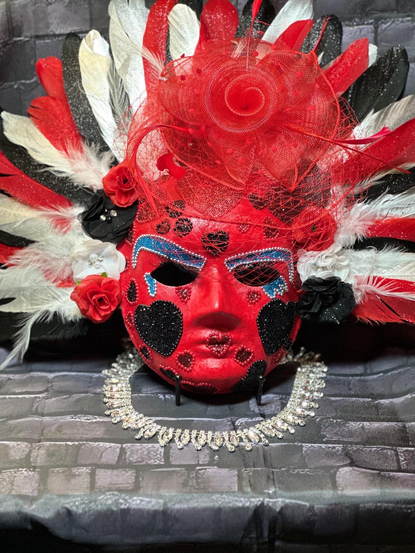 The Red Queen  (Alice in wonderland series)