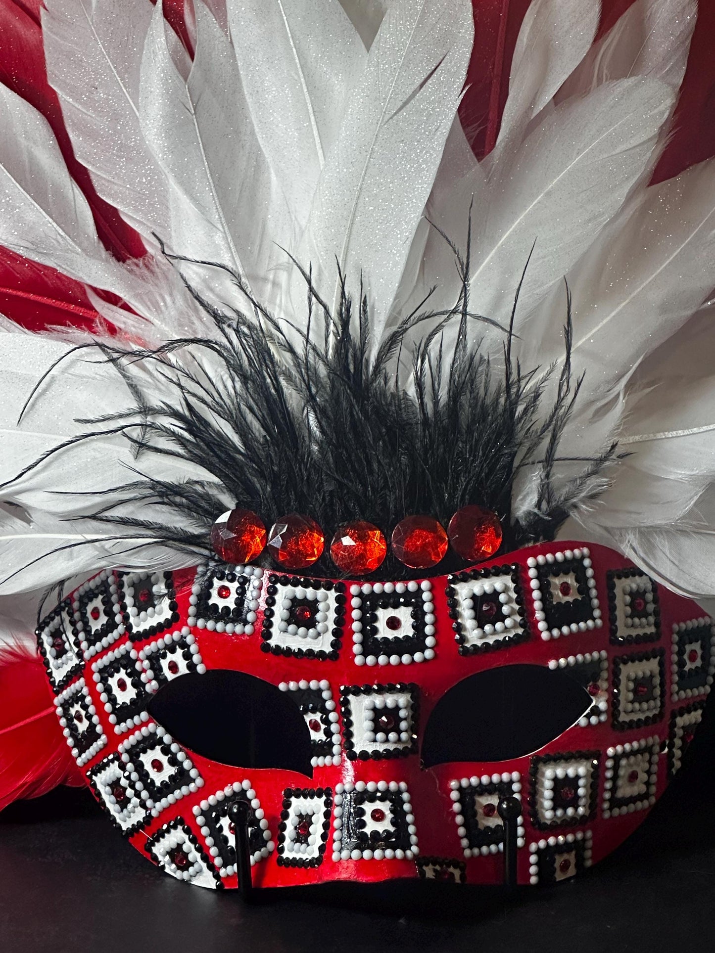 Vegas Style Feather Mask: Checkmate