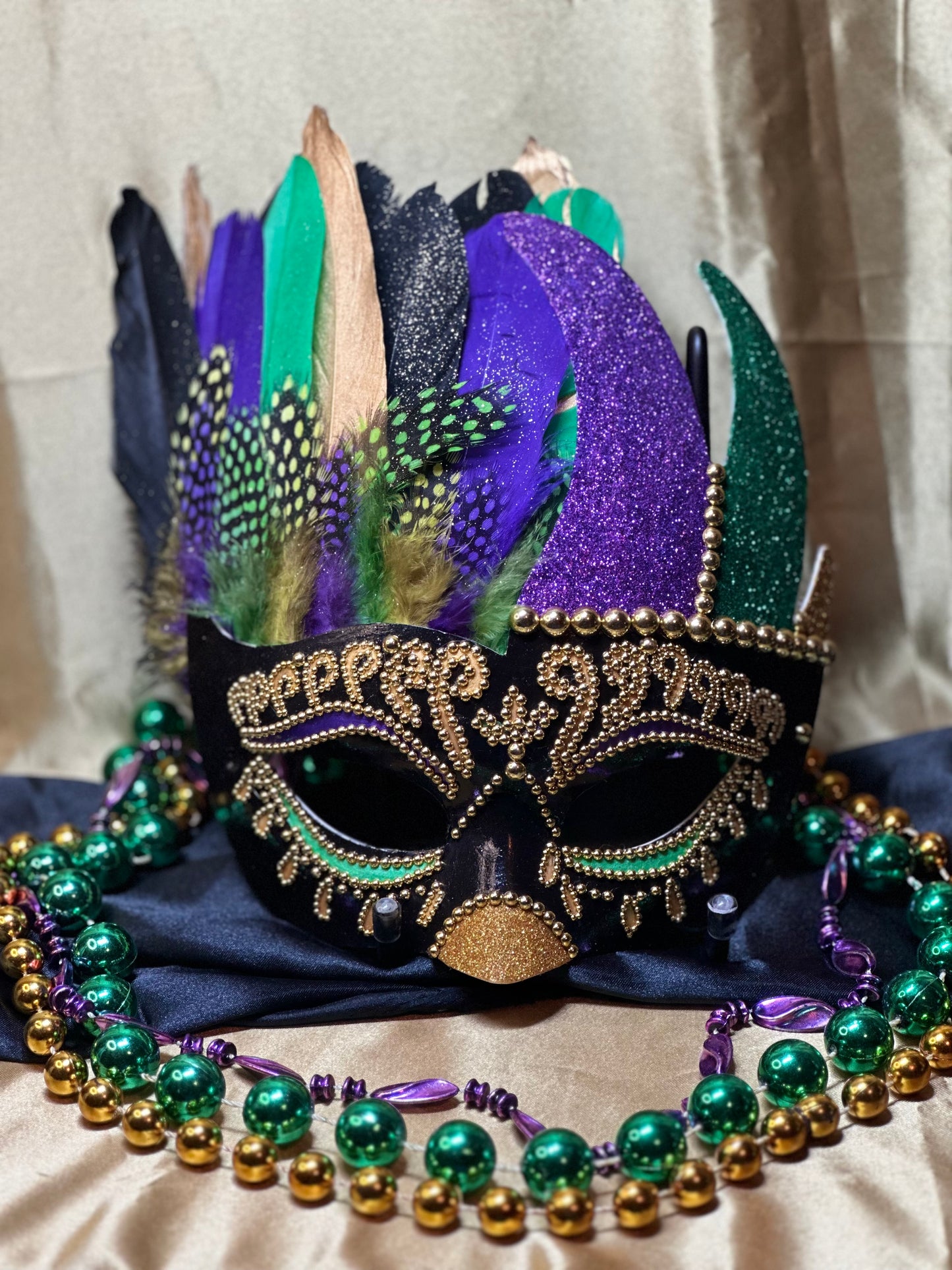 Masquerade Mask: Mardi Gras Finesse