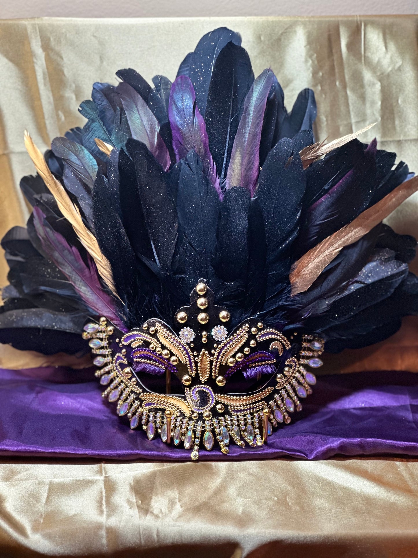 Vegas style mask: The Luxurious