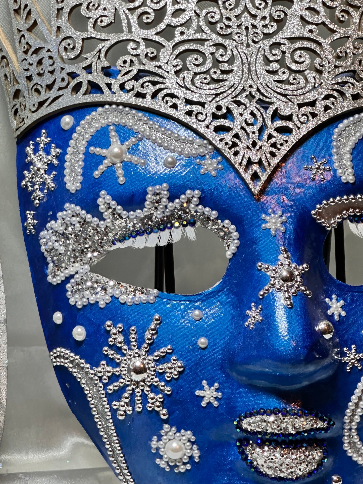 Pairing masquerade masks: The king & Queen of the north