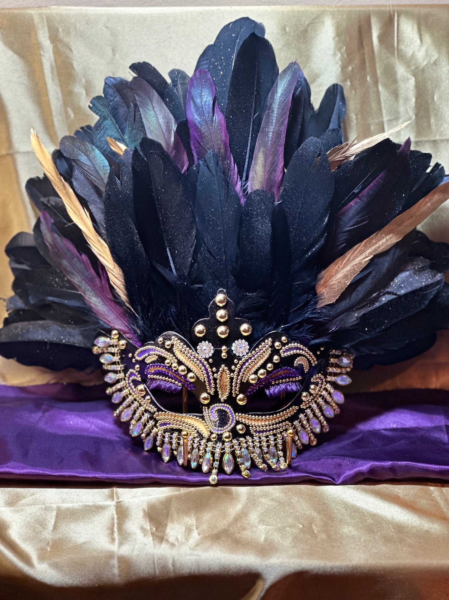 Vegas style mask: The Luxurious