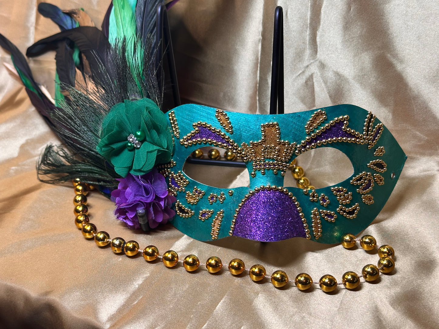 Masquerade mask: Mardi Gras Frenzy