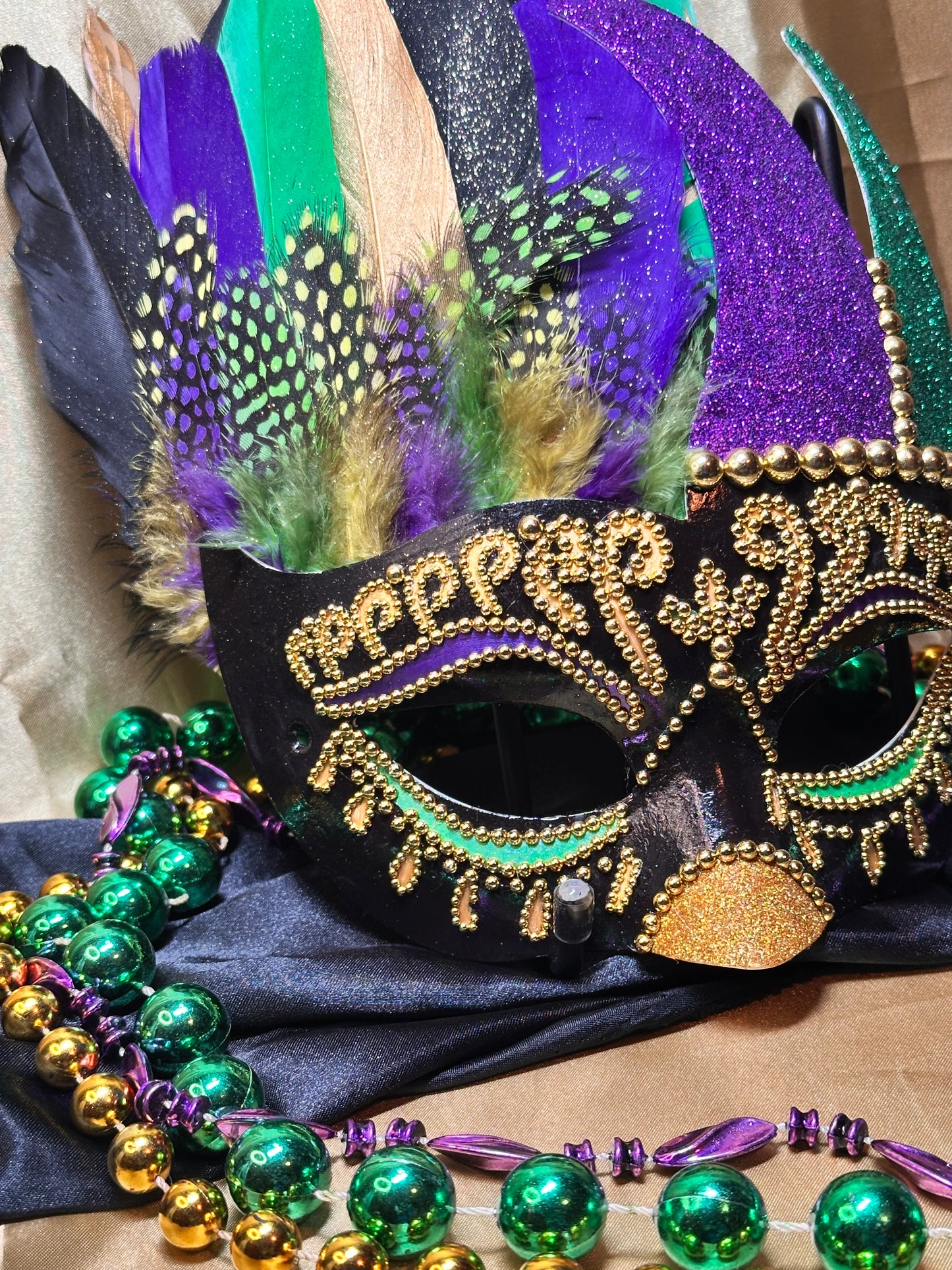 Masquerade Mask: Mardi Gras Finesse