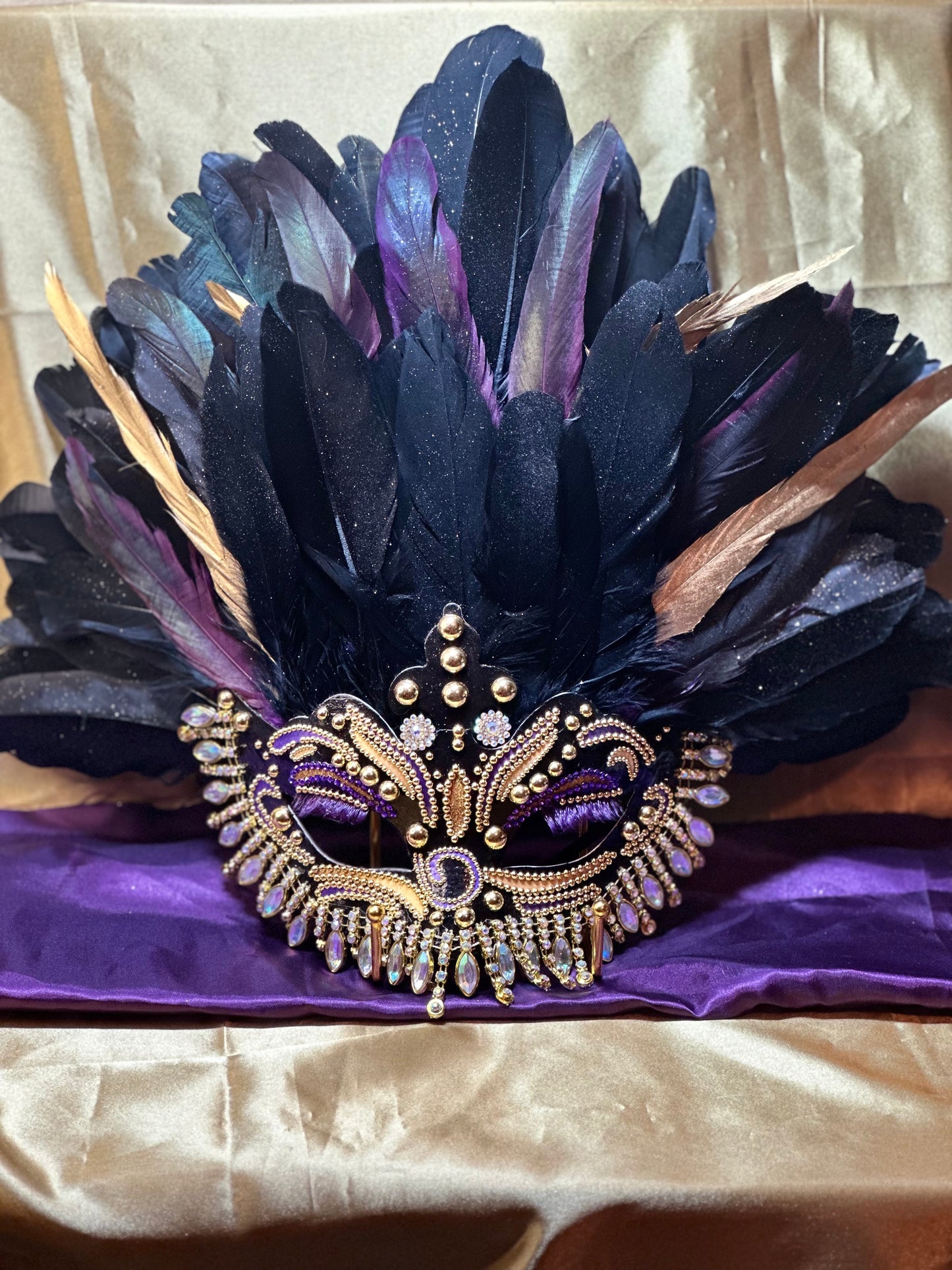 Vegas style mask: The Luxurious