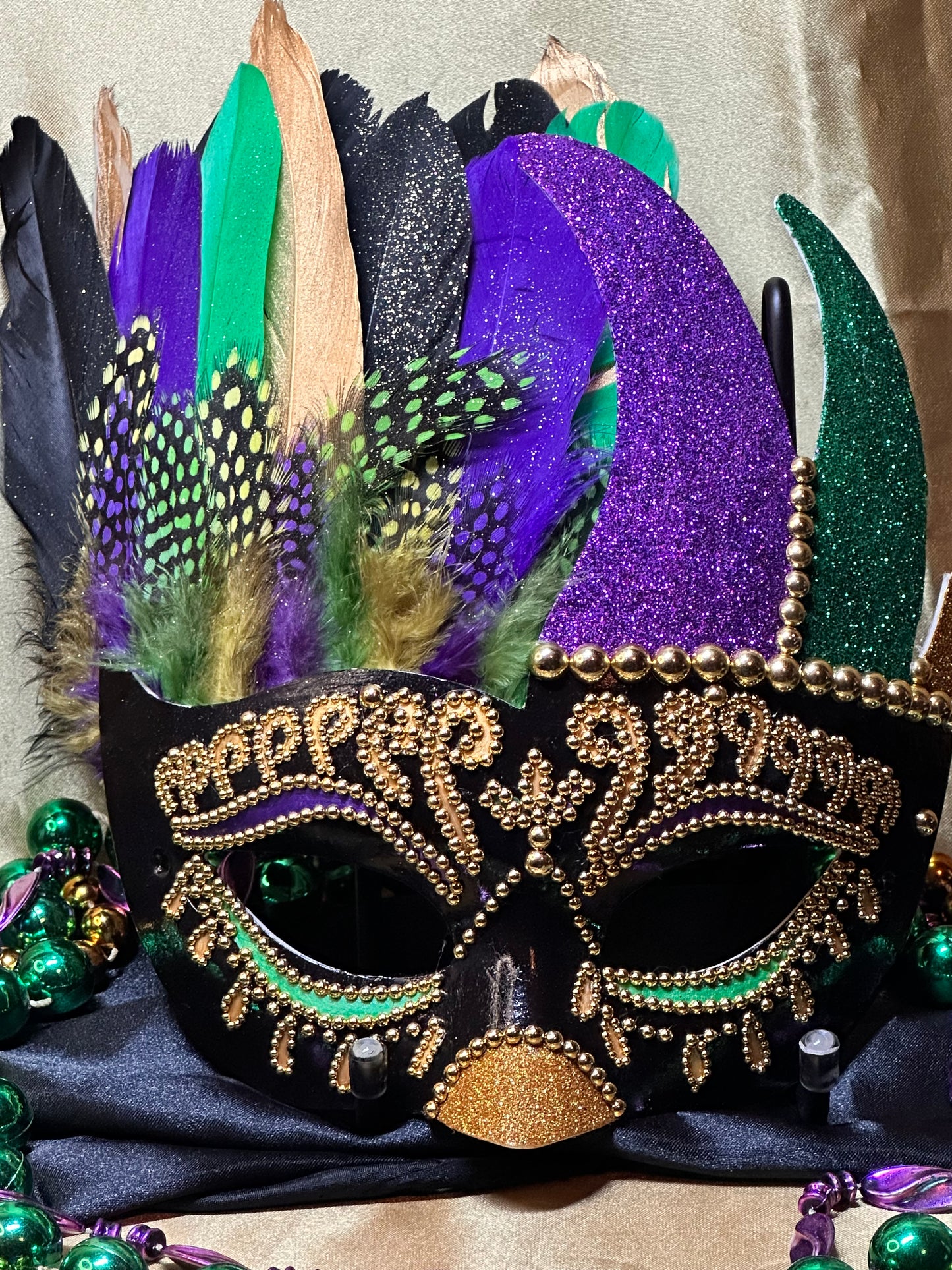 Masquerade Mask: Mardi Gras Finesse