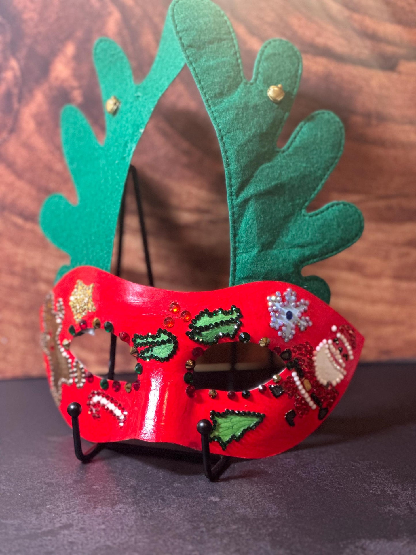 Christmas Face Mask: Holiday Home Decor