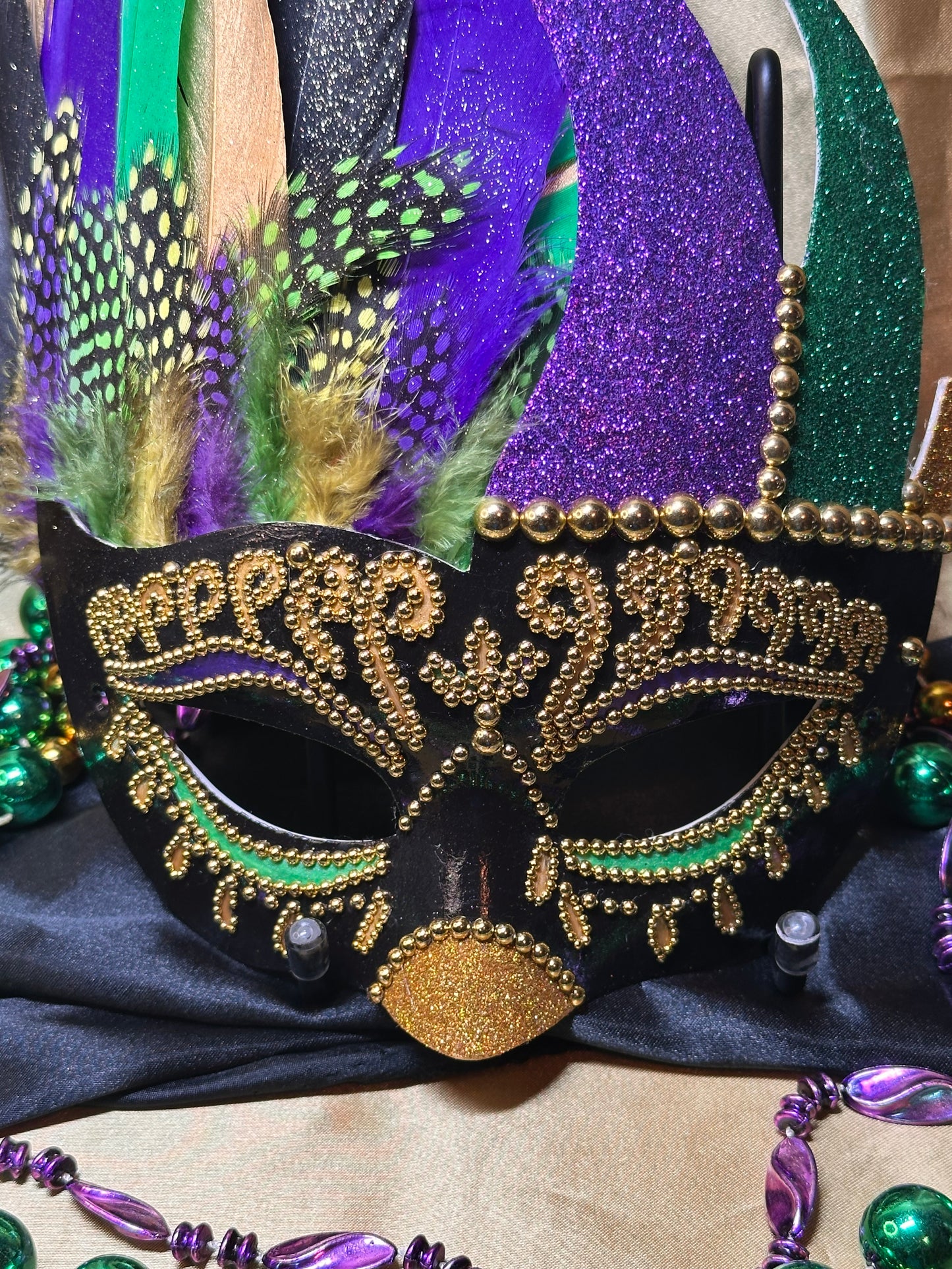 Masquerade Mask: Mardi Gras Finesse
