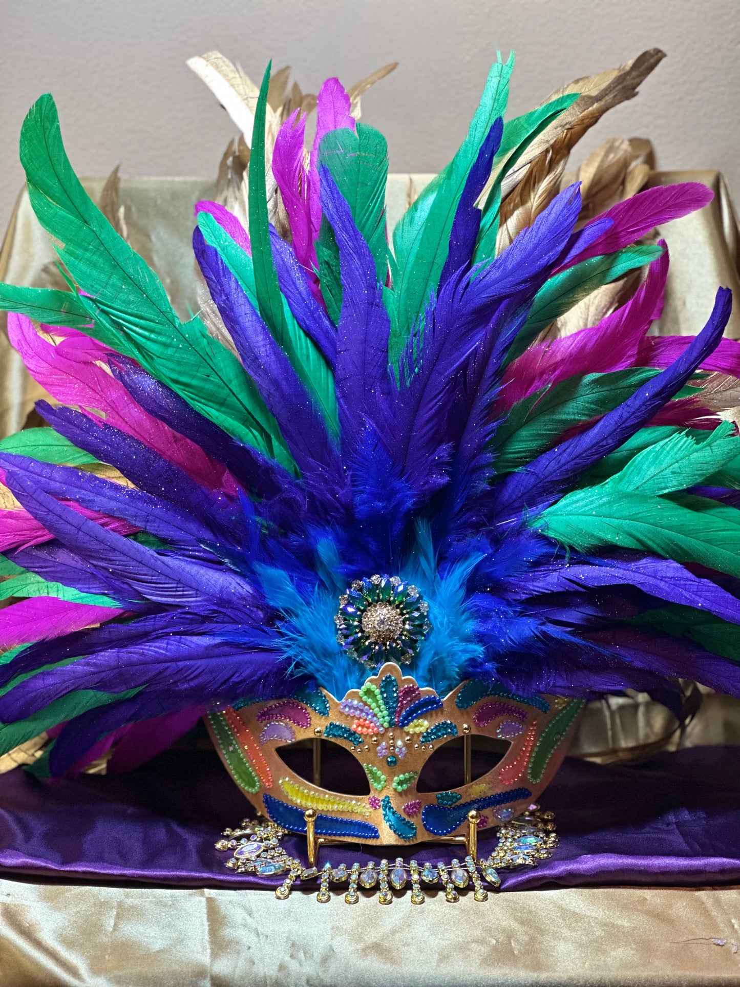 Vegas style mask: A tribute to Bali-wood