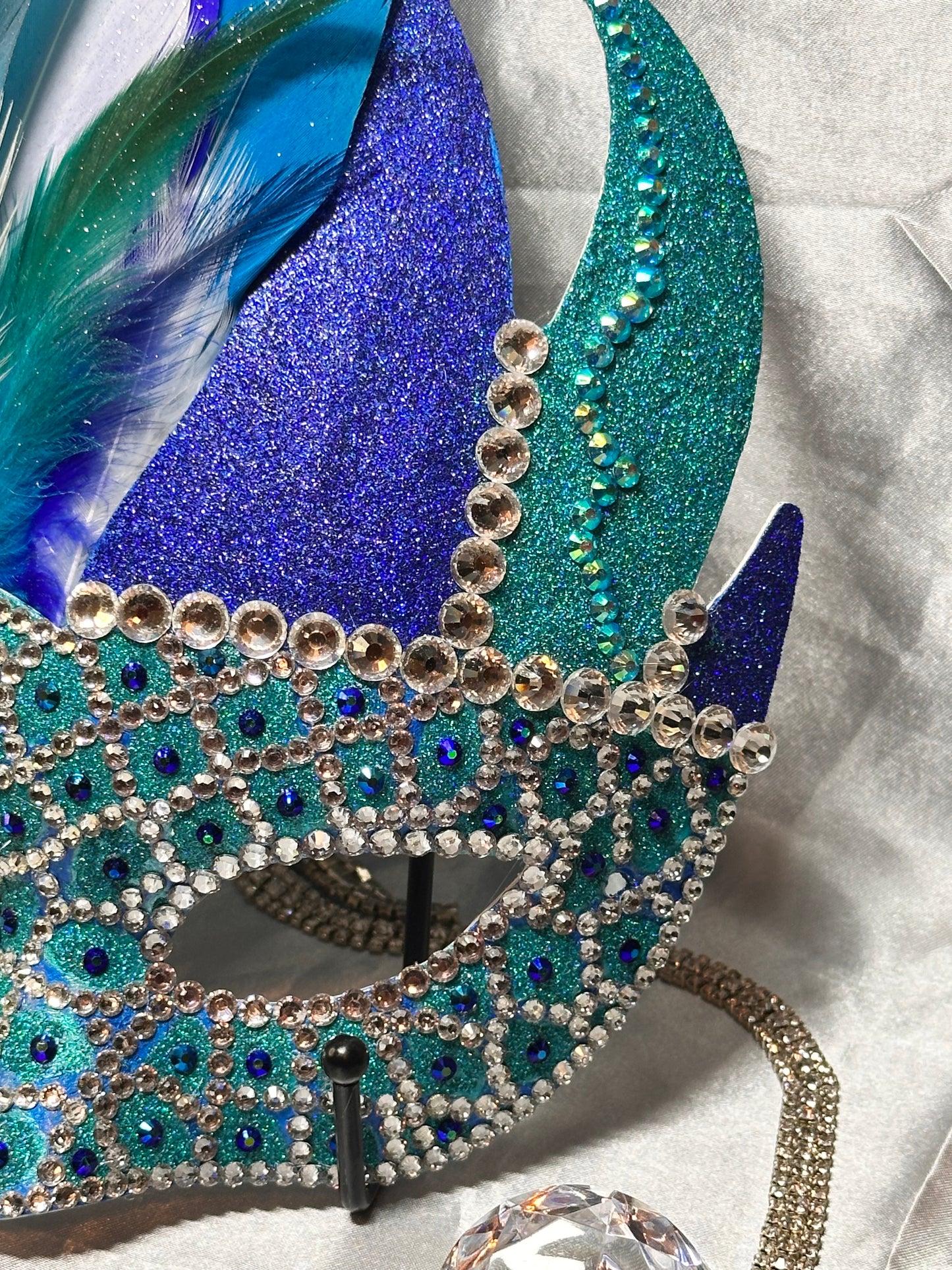 Feathered Mask: Aquatic Beauty