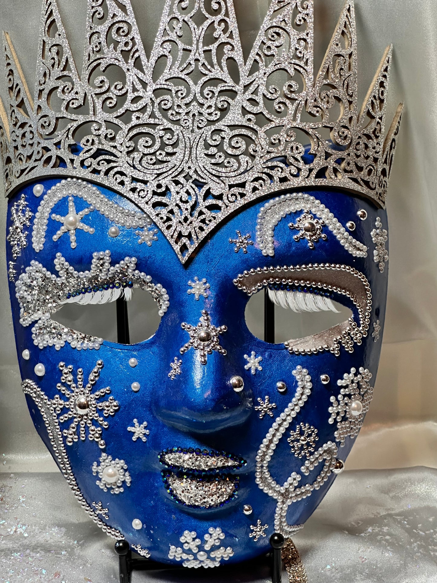 Pairing masquerade masks: The king & Queen of the north