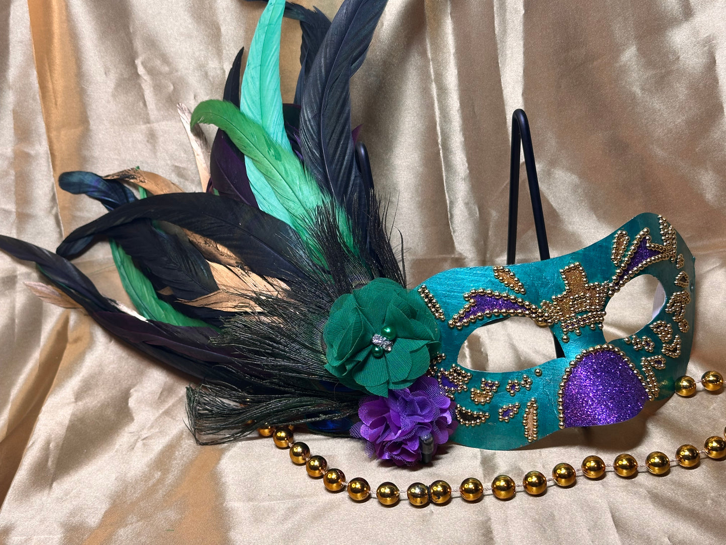 Masquerade mask: Mardi Gras Frenzy