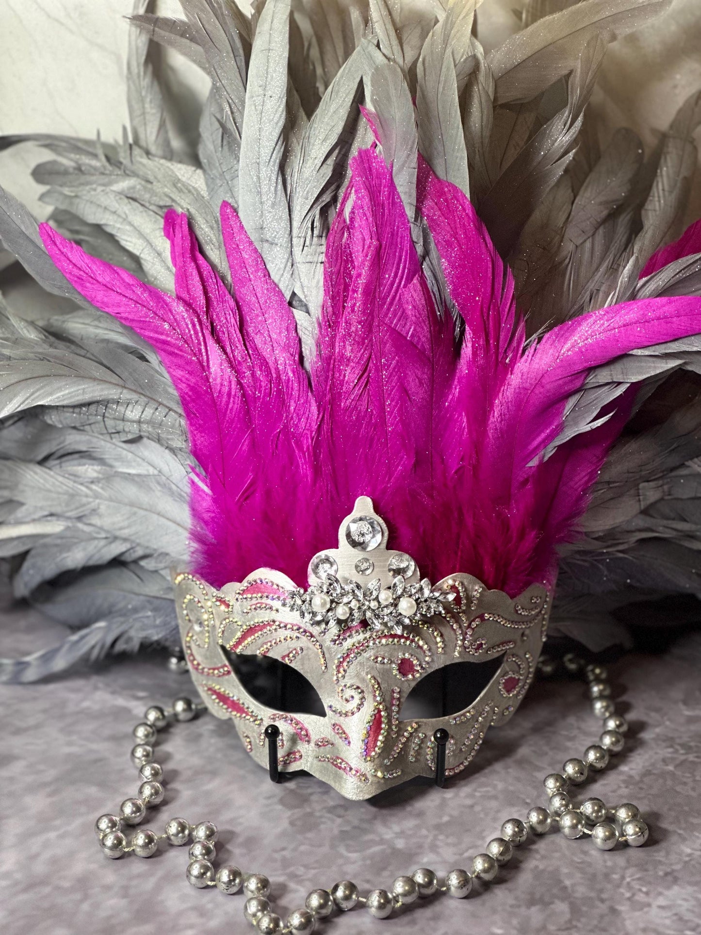 Vegas Style Feather Mask: Fantasia