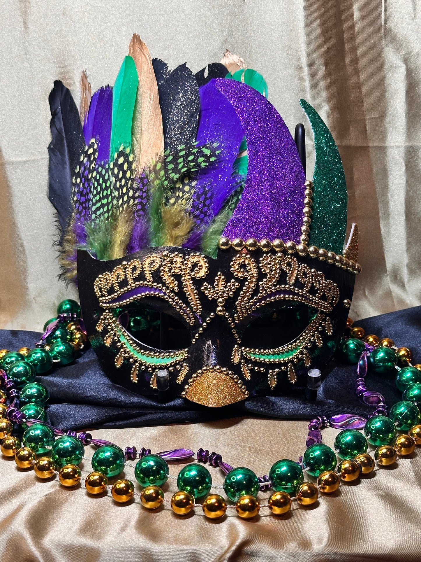 Masquerade Mask: Mardi Gras Finesse