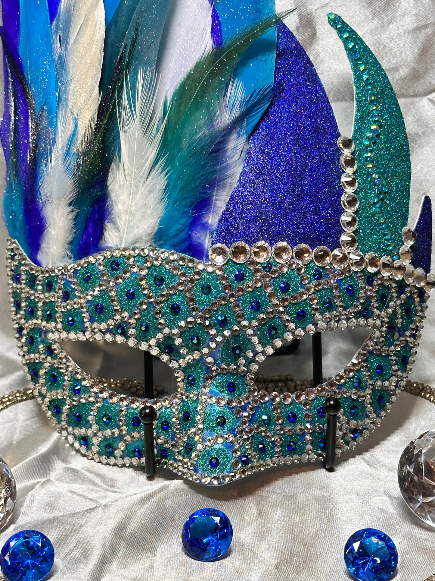 Feathered Mask: Aquatic Beauty