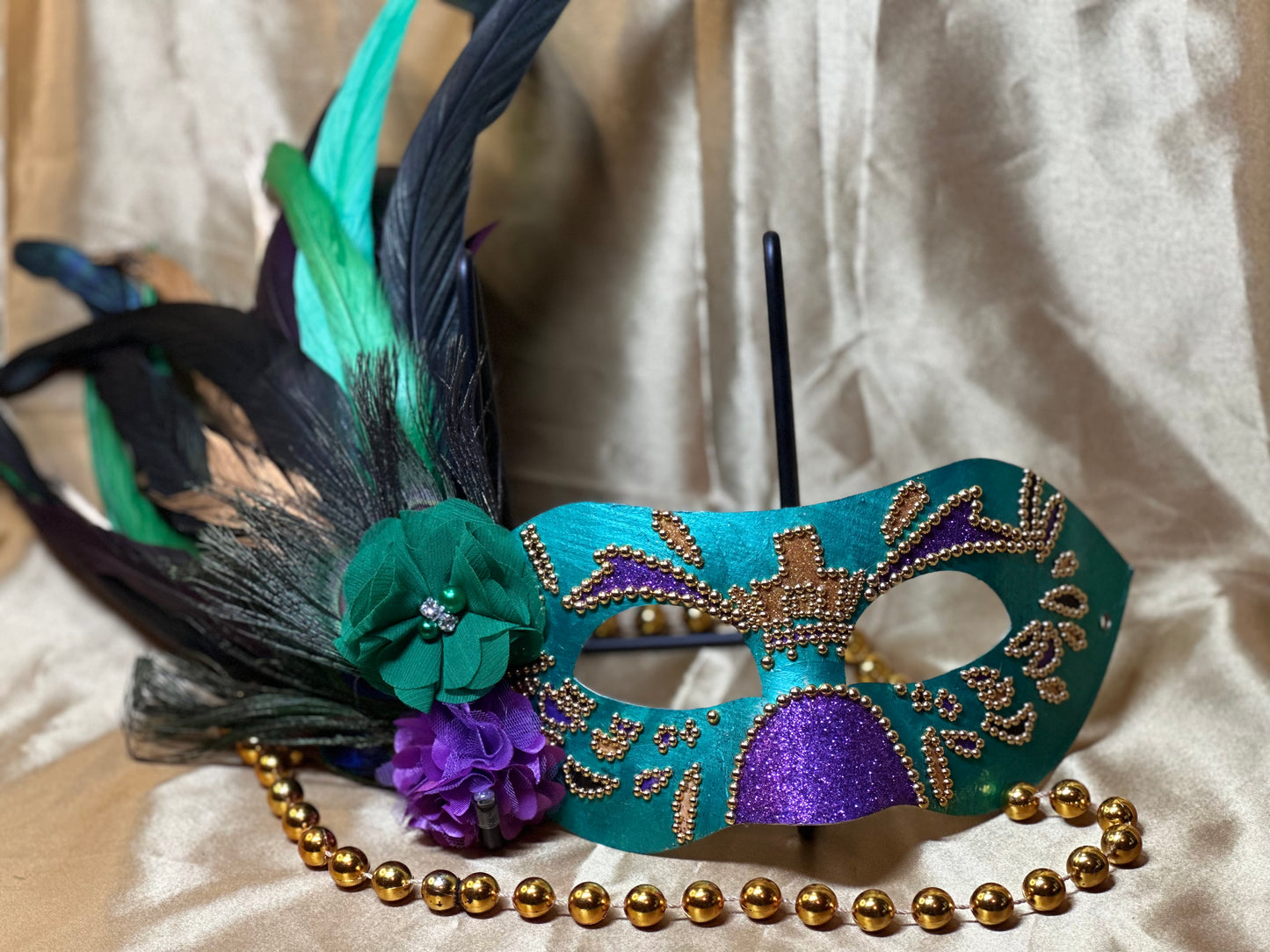 Masquerade mask: Mardi Gras Frenzy