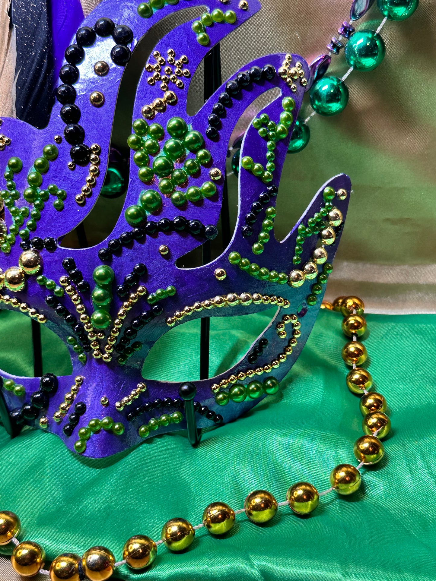Masquerade mask: Mardi Gras Flowery