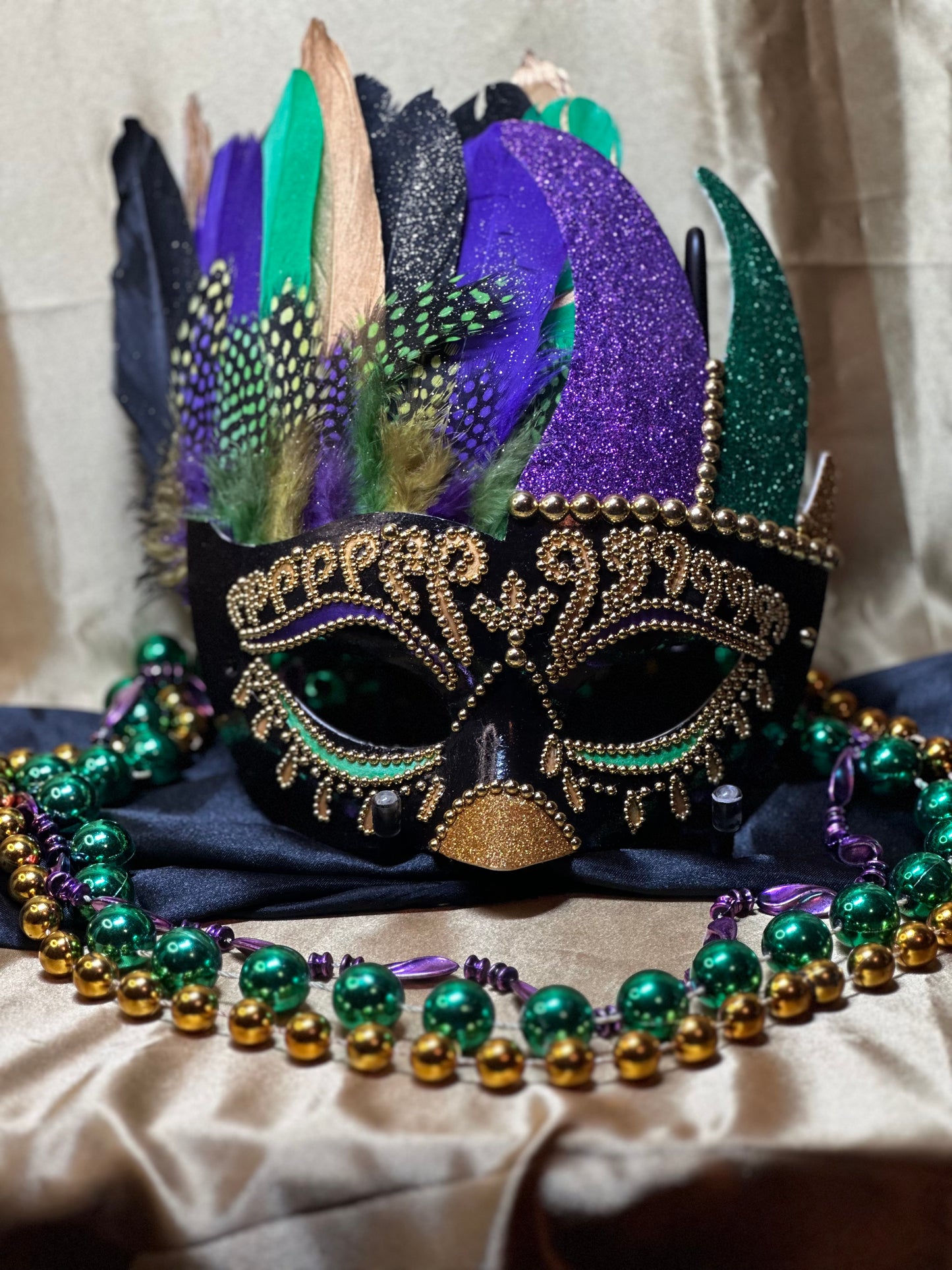 Masquerade Mask: Mardi Gras Finesse