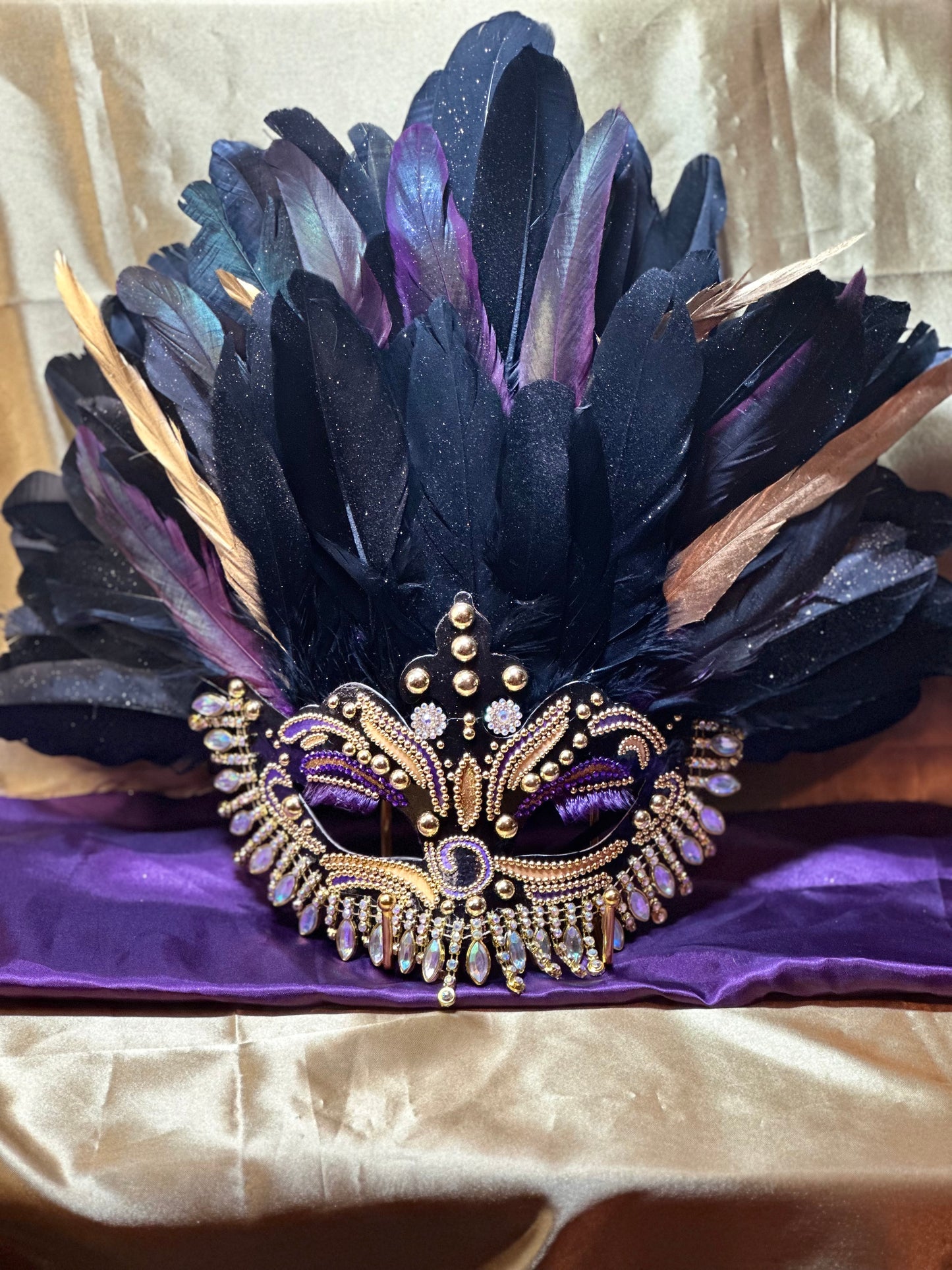 Vegas style mask: The Luxurious