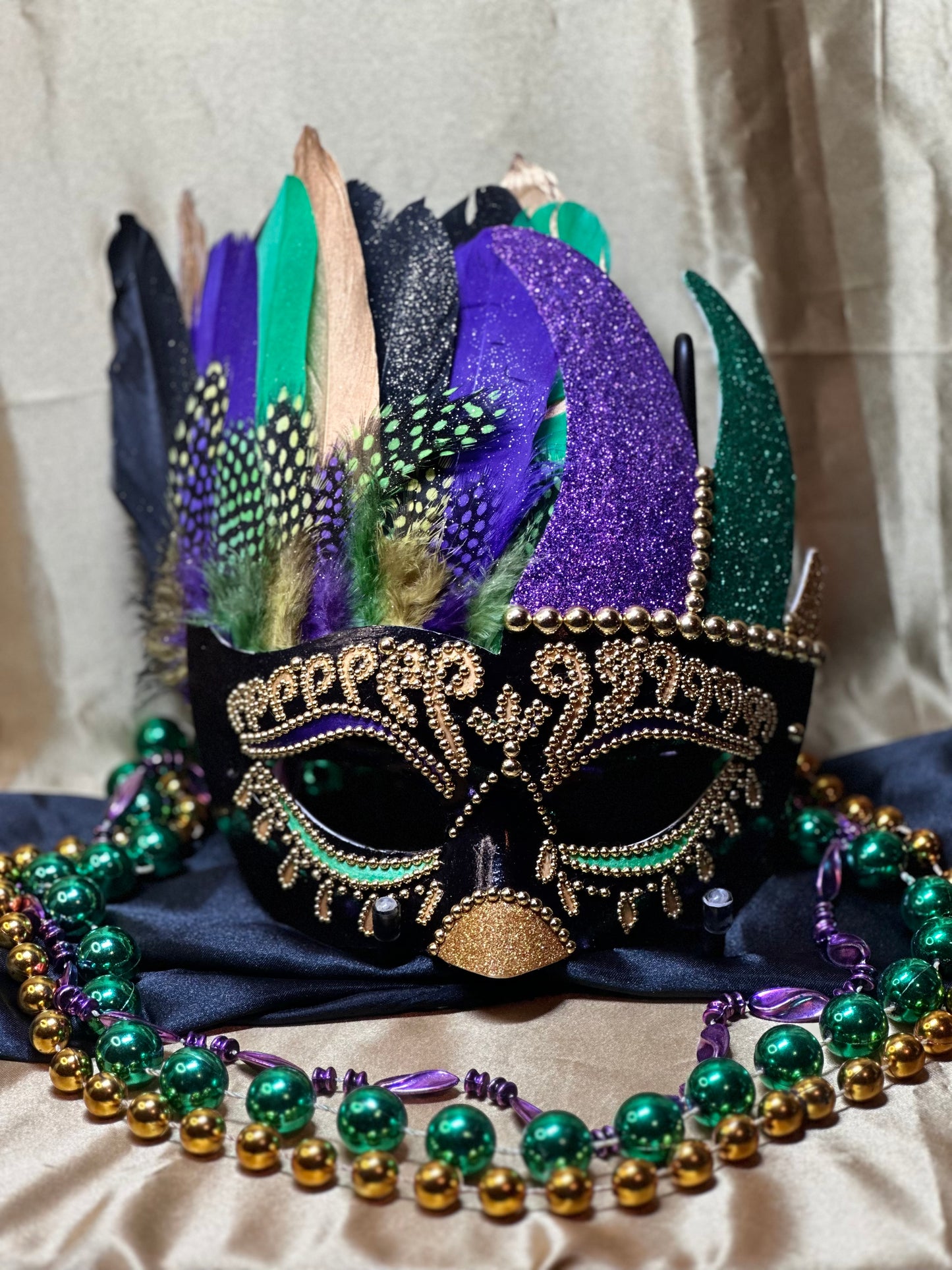 Masquerade Mask: Mardi Gras Finesse