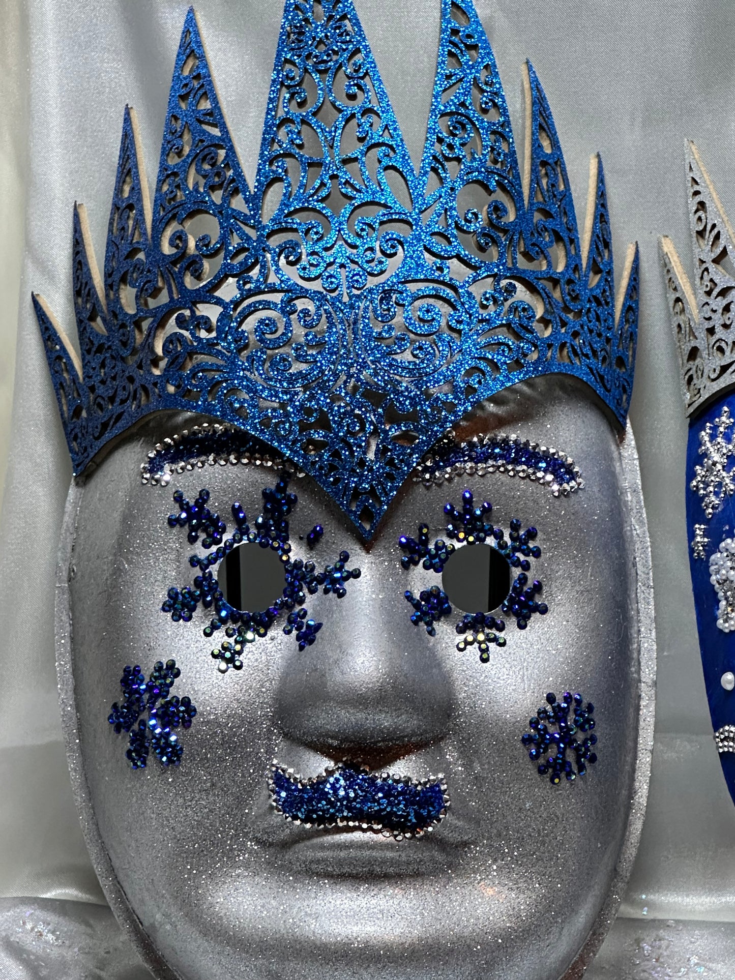 Pairing masquerade masks: The king & Queen of the north