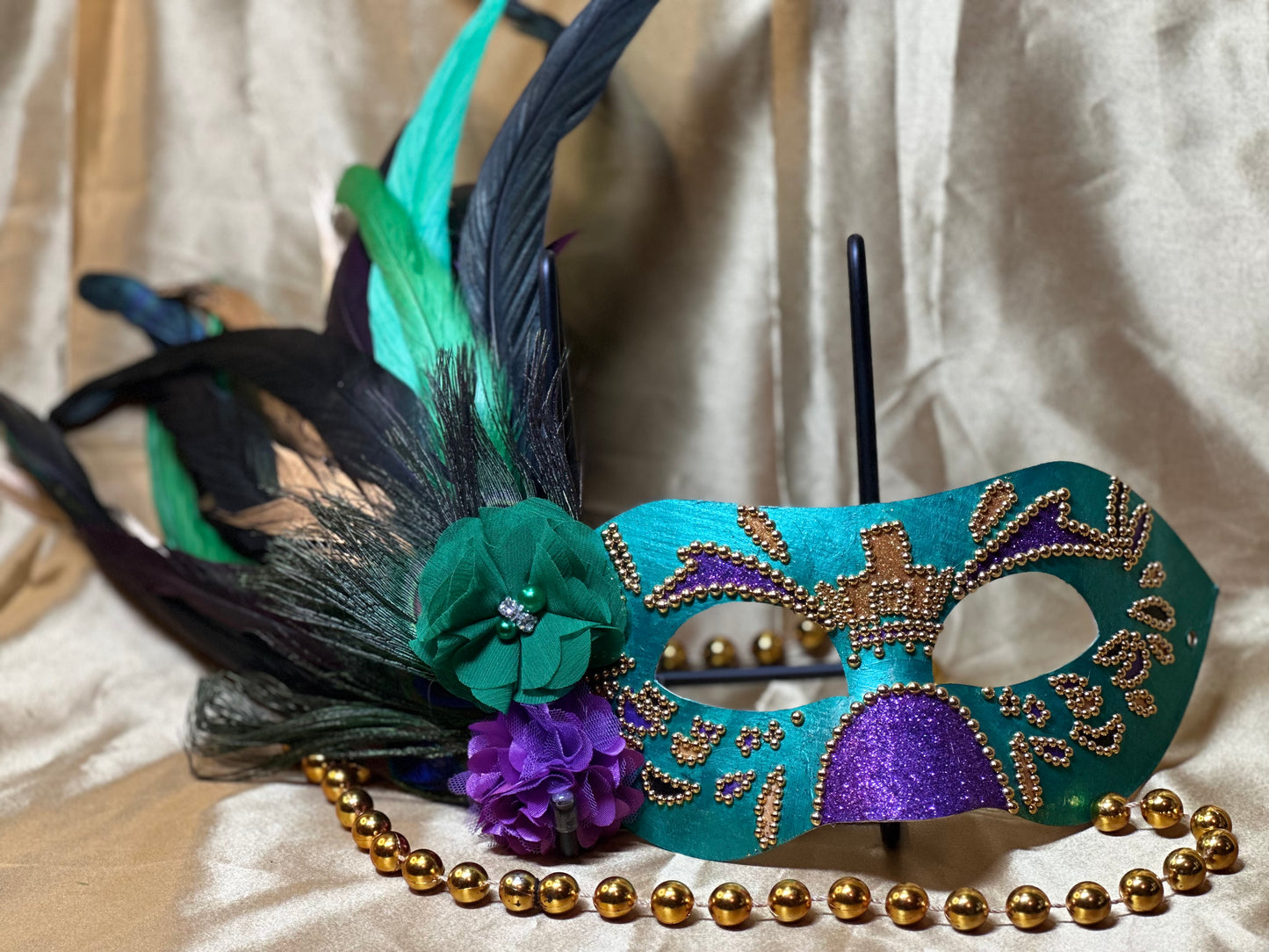 Masquerade mask: Mardi Gras Frenzy
