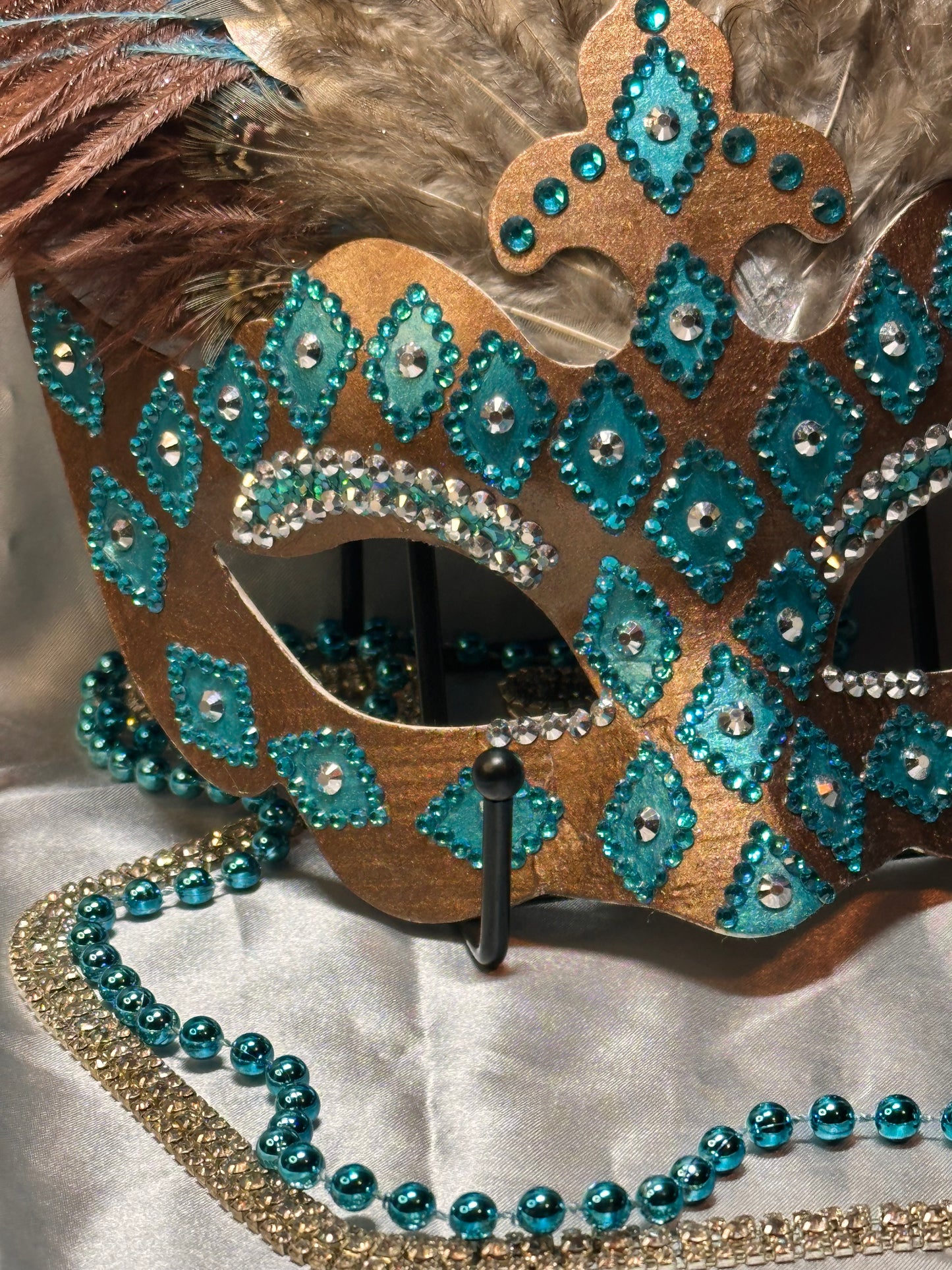 Feathered Masquerade Mask: Turquoise Espresso