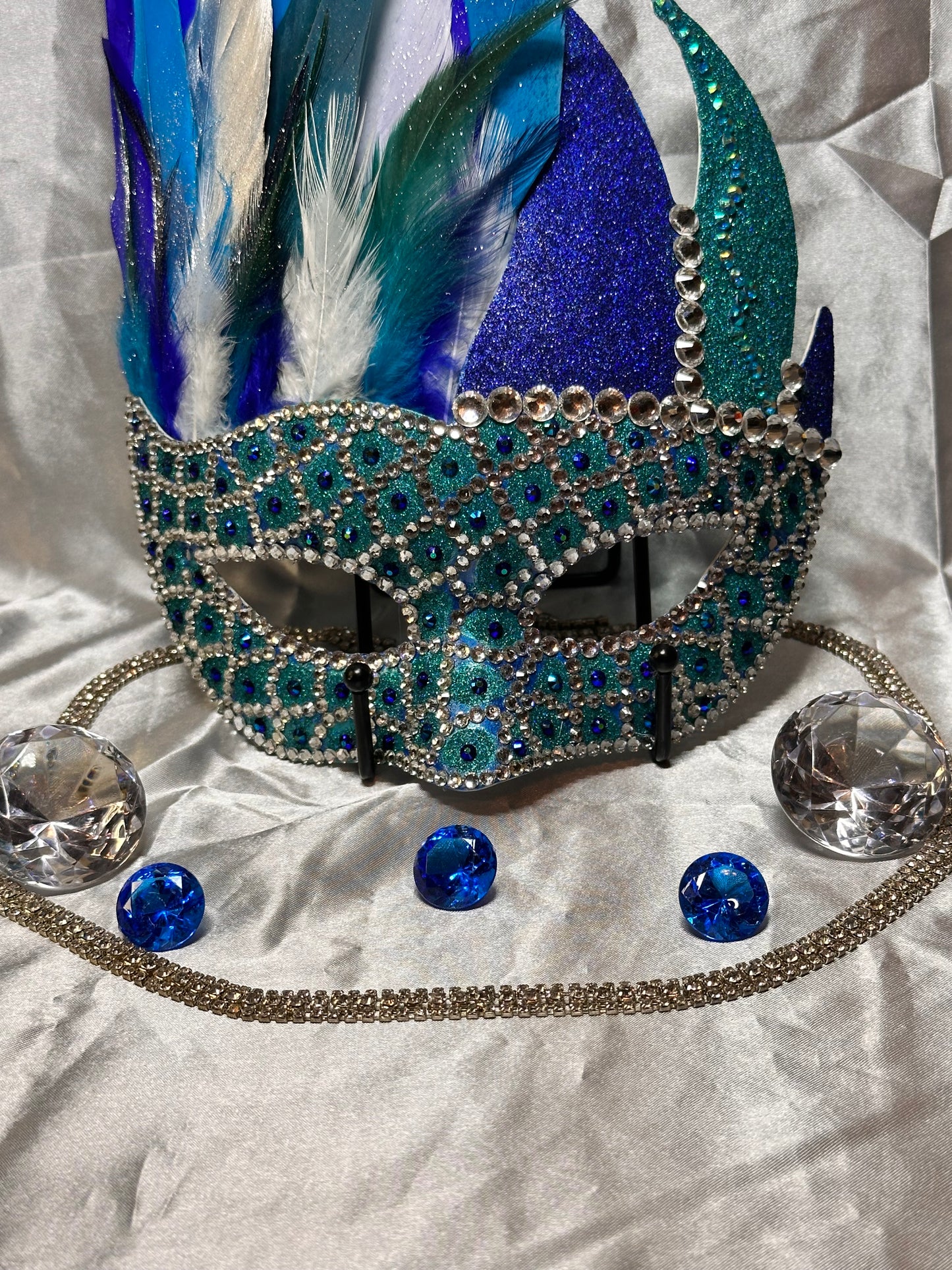 Feathered Mask: Aquatic Beauty