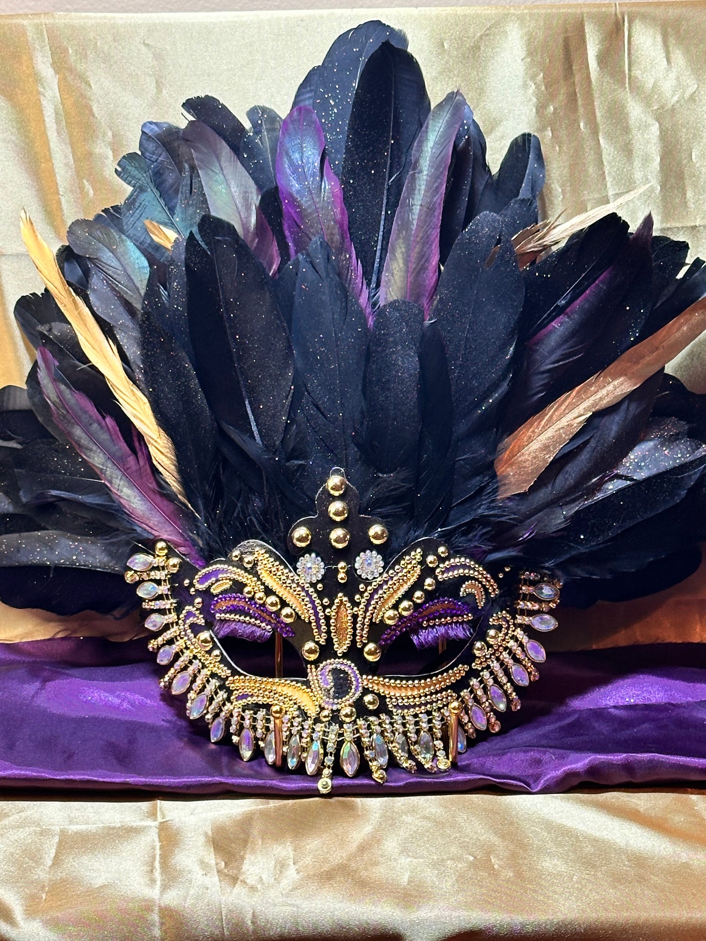 Vegas style mask: The Luxurious