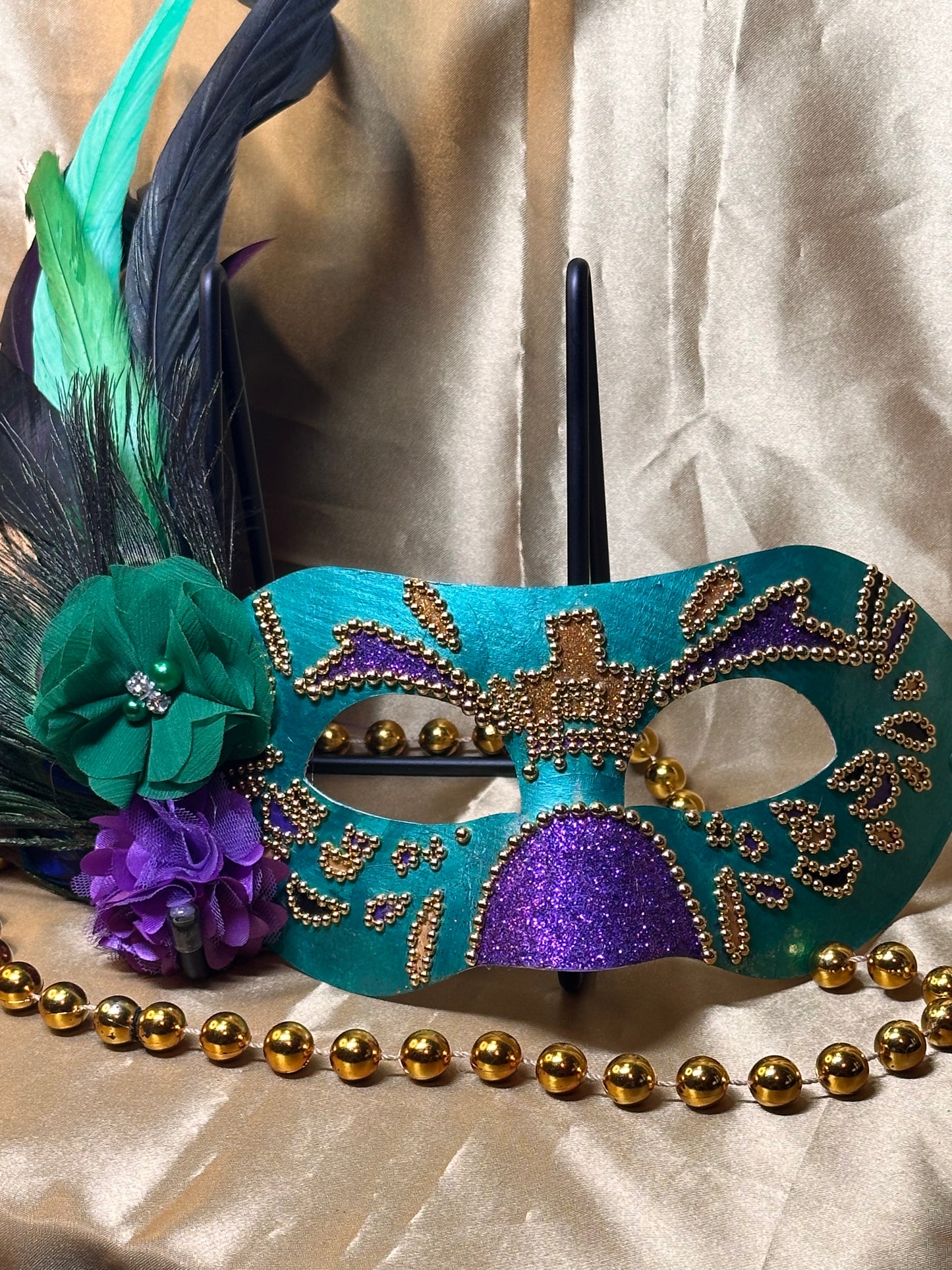 Masquerade mask: Mardi Gras Frenzy